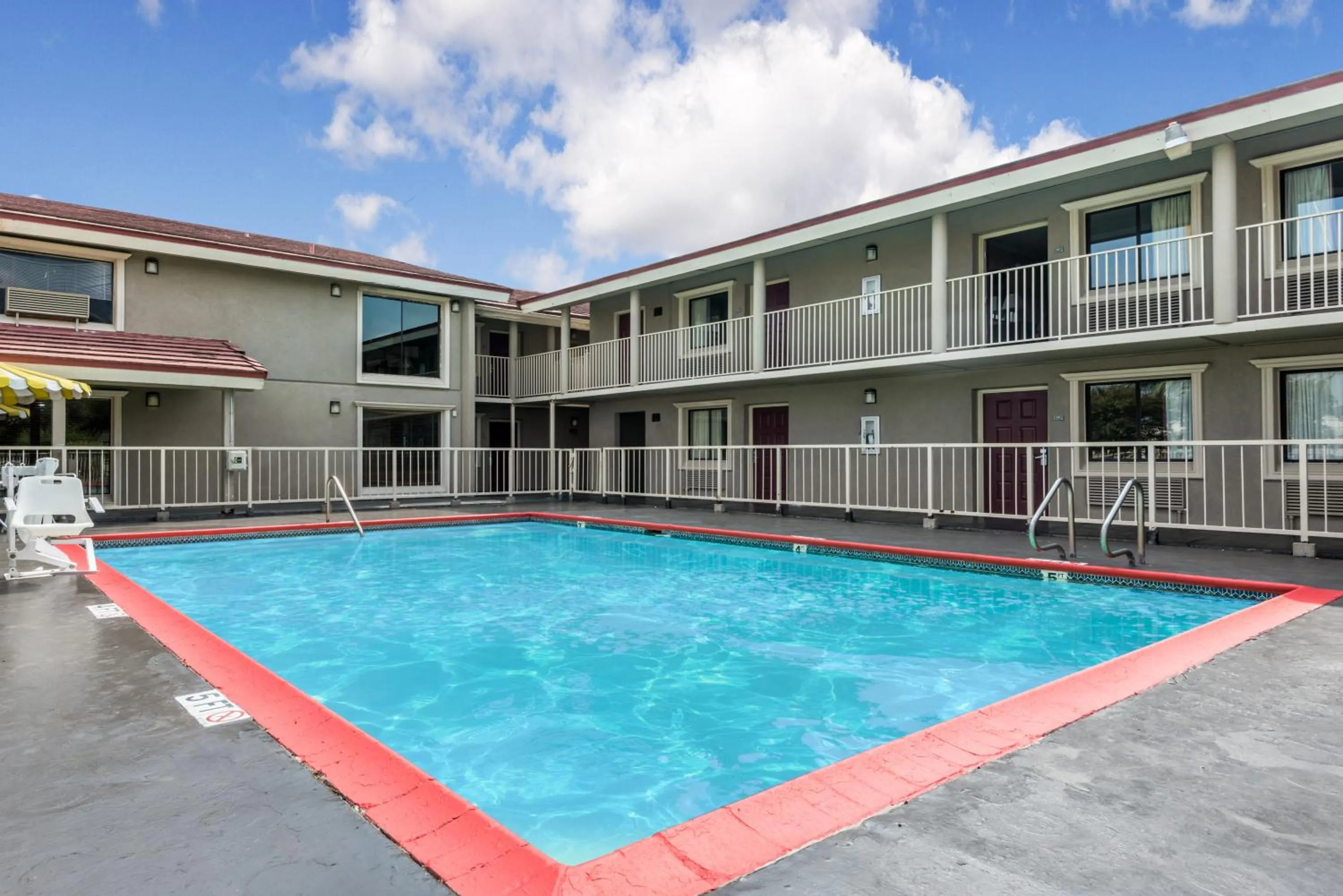Swimming pool in The Inn at Market Square