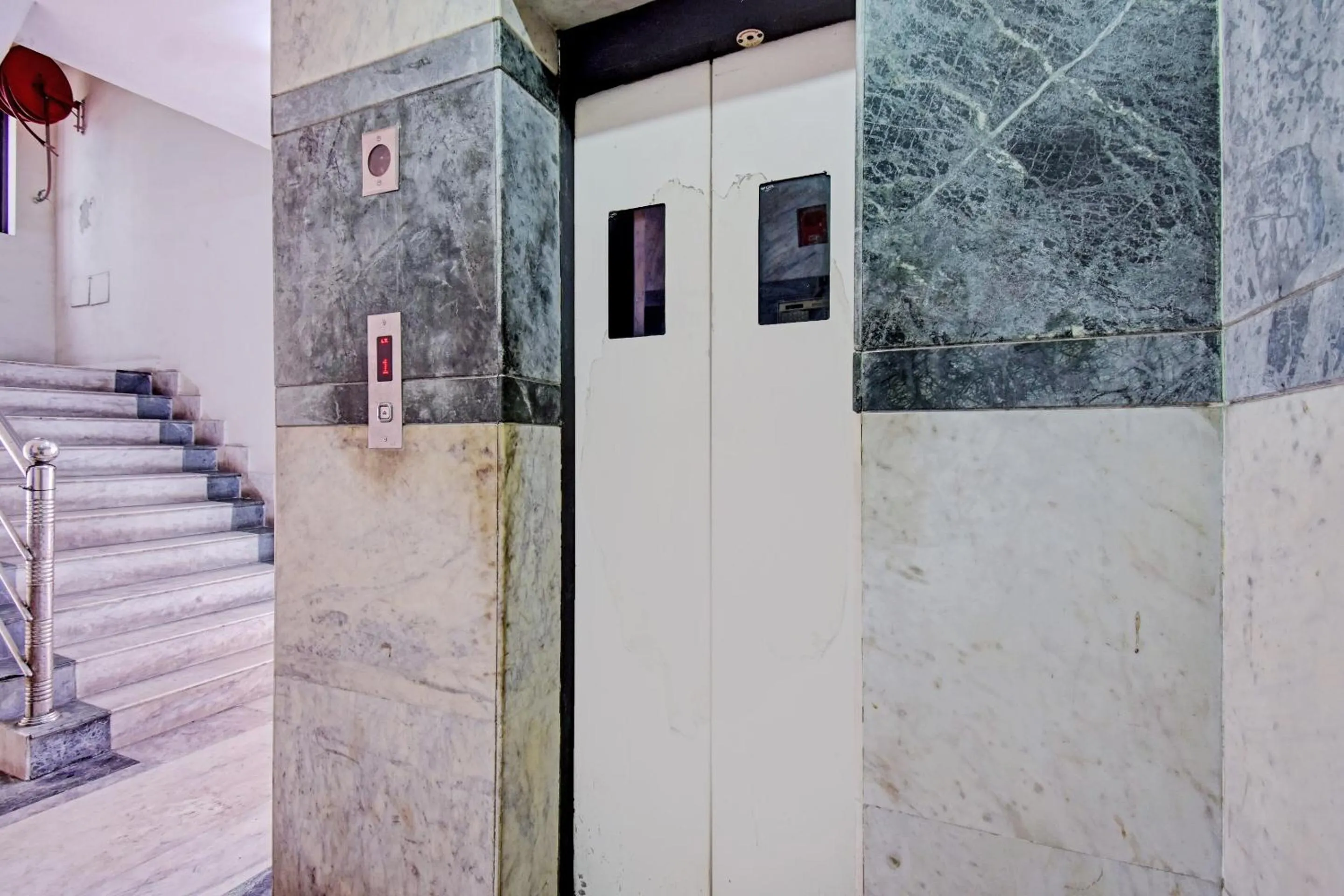 Facade/entrance in Collection O Motisarai