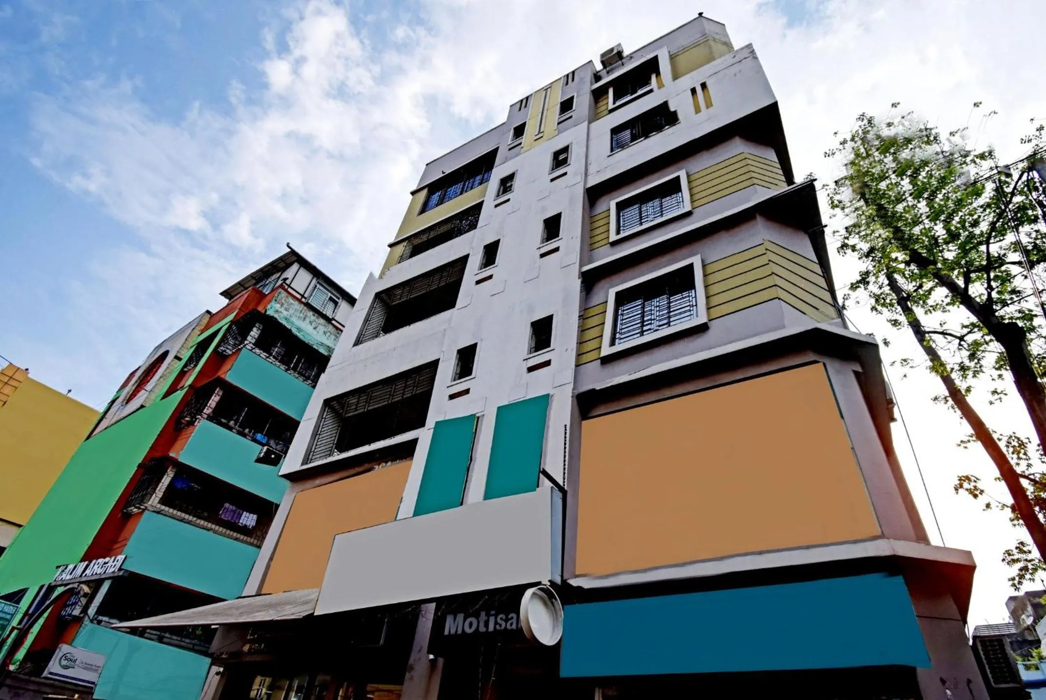 Facade/entrance in Collection O Motisarai