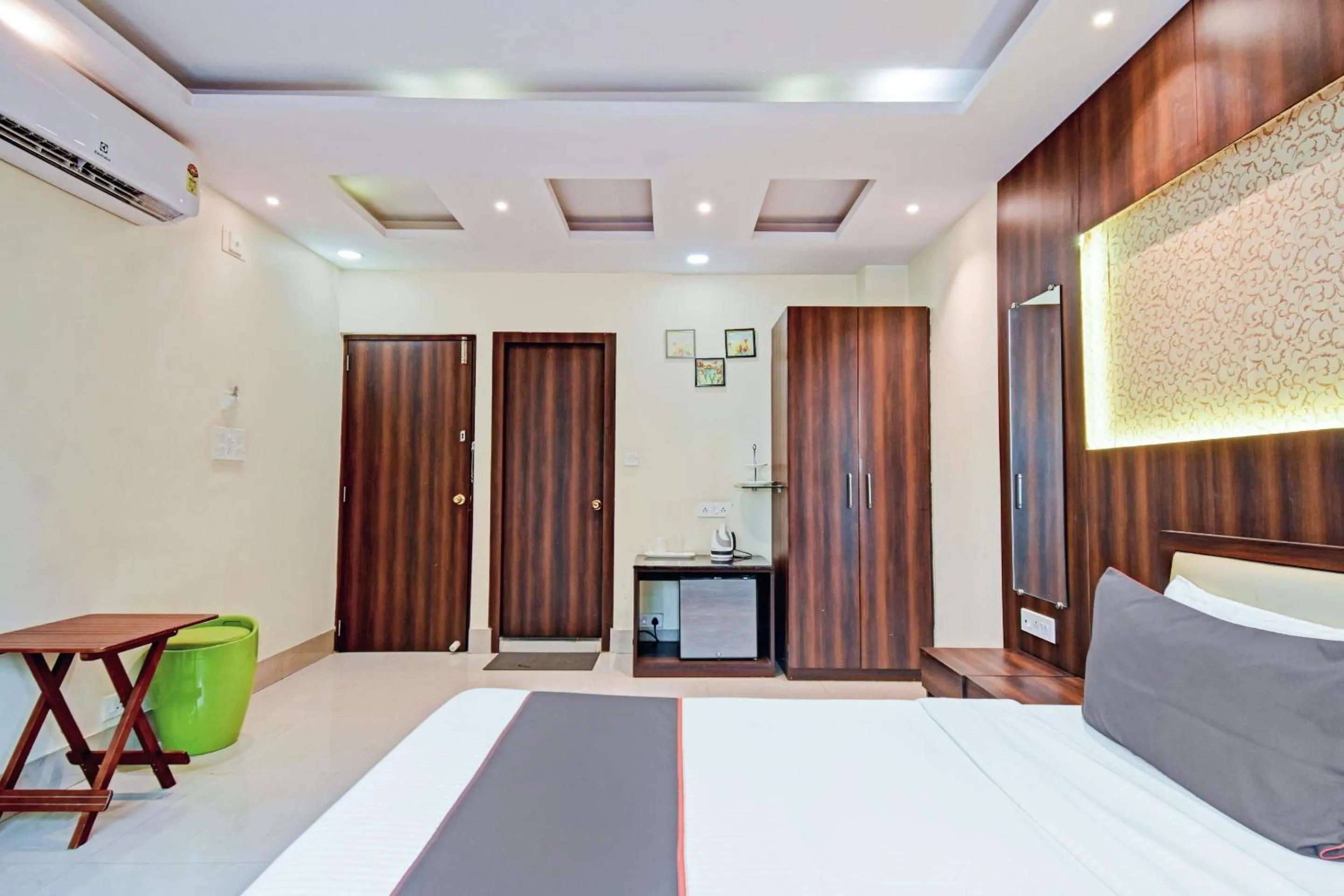 Bedroom, Bed in Collection O Motisarai