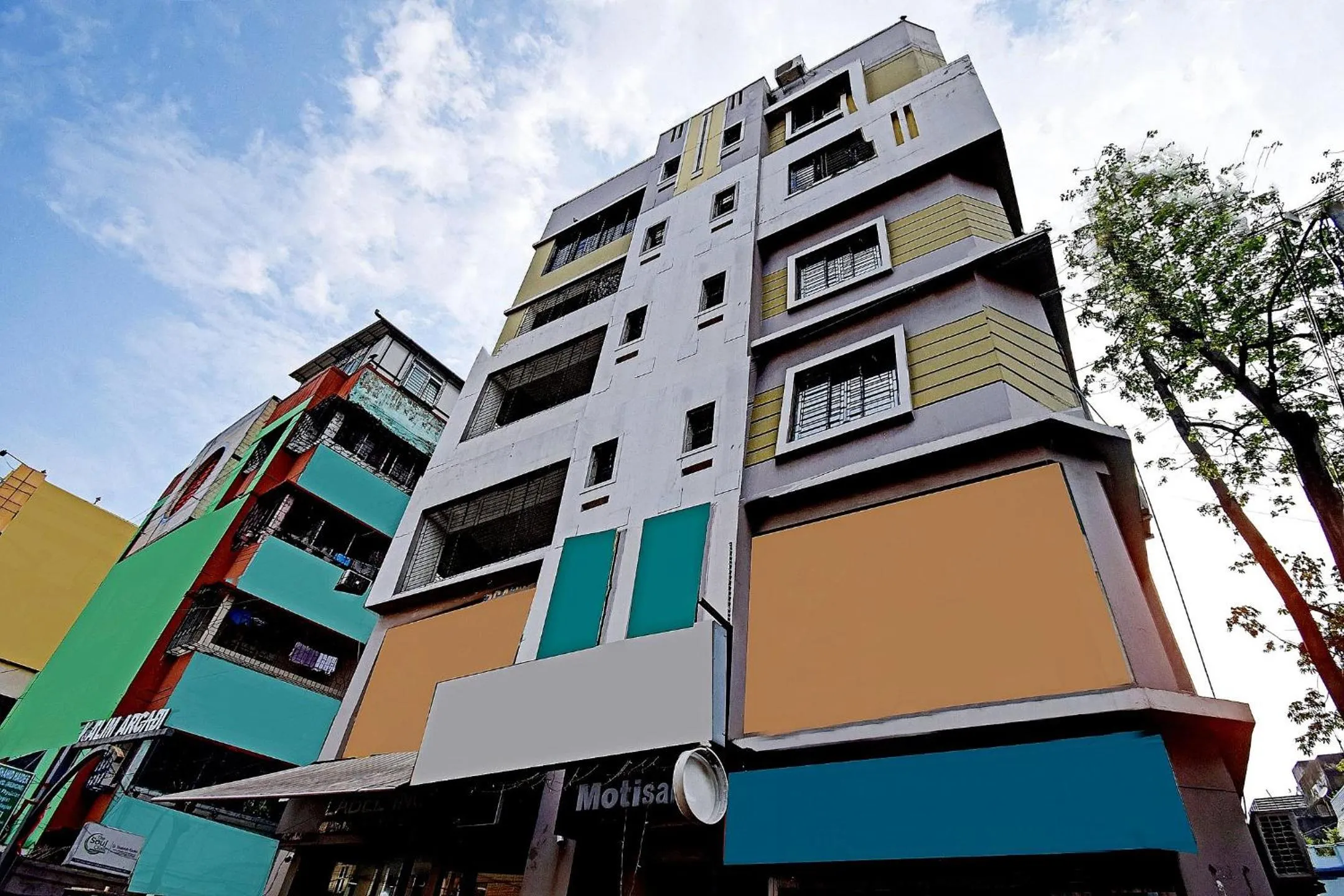 Facade/entrance in Collection O Motisarai