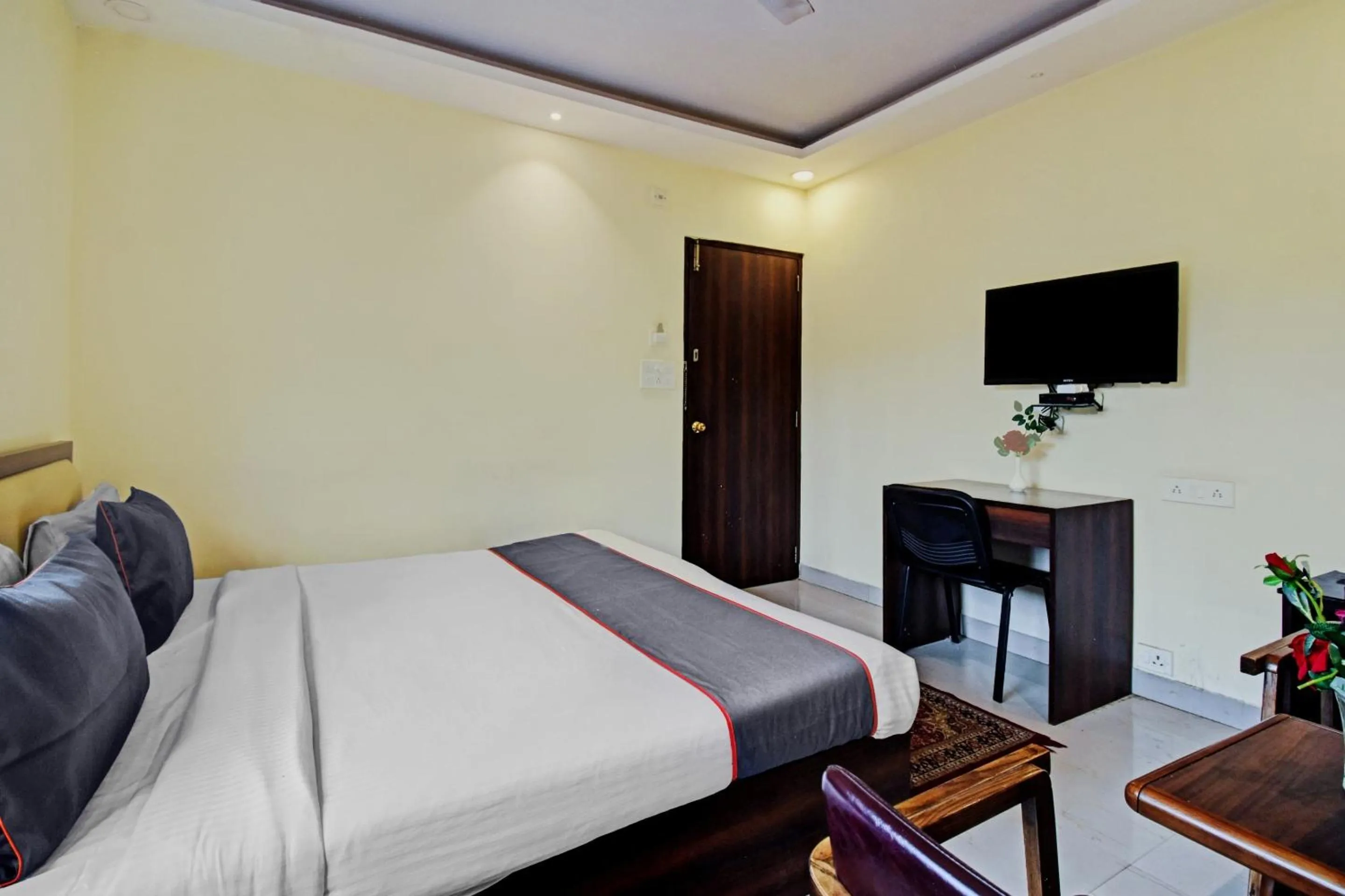 Bedroom, Bed in Collection O Motisarai