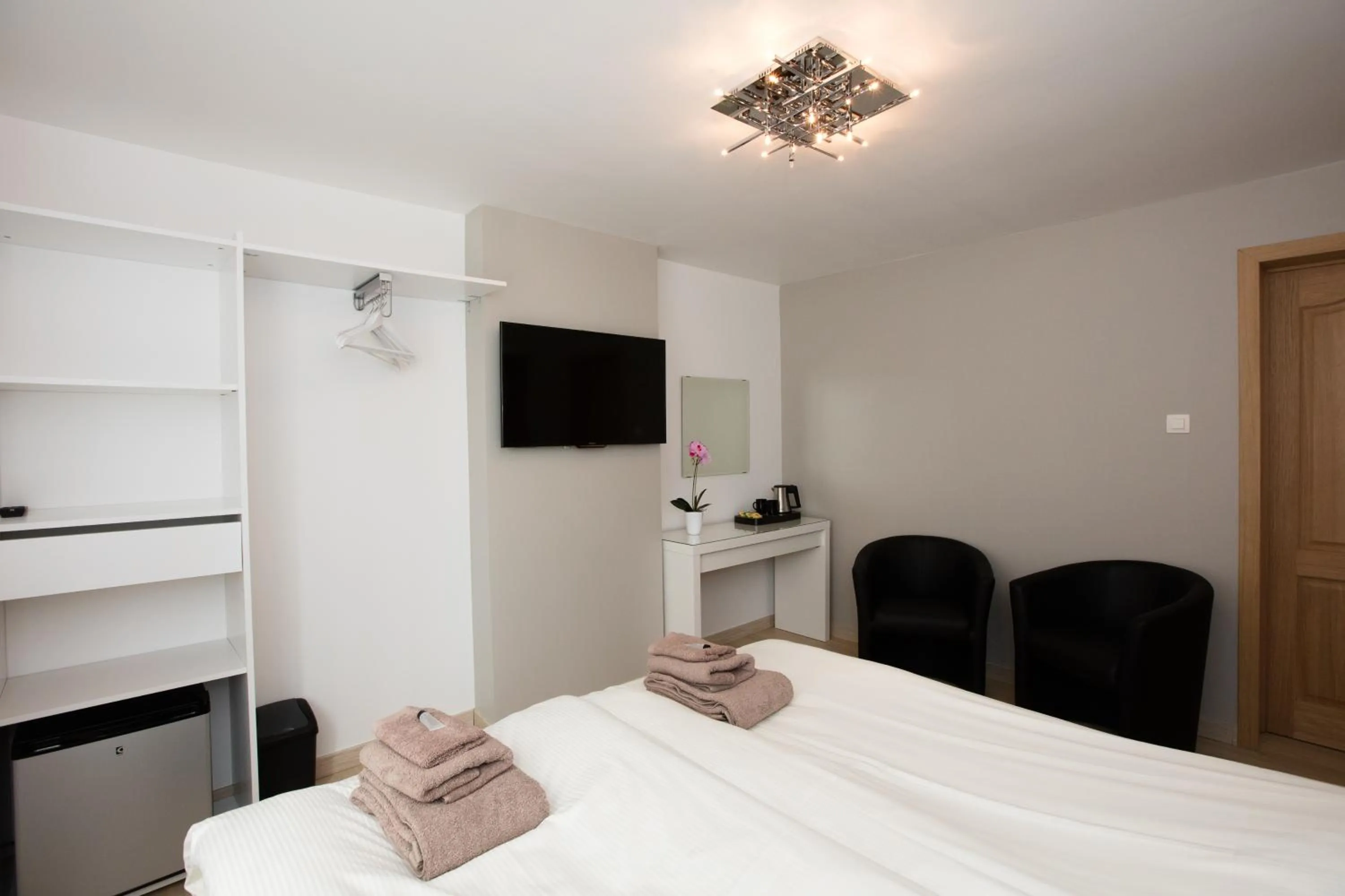 Coffee/tea facilities, Bed in Elysian