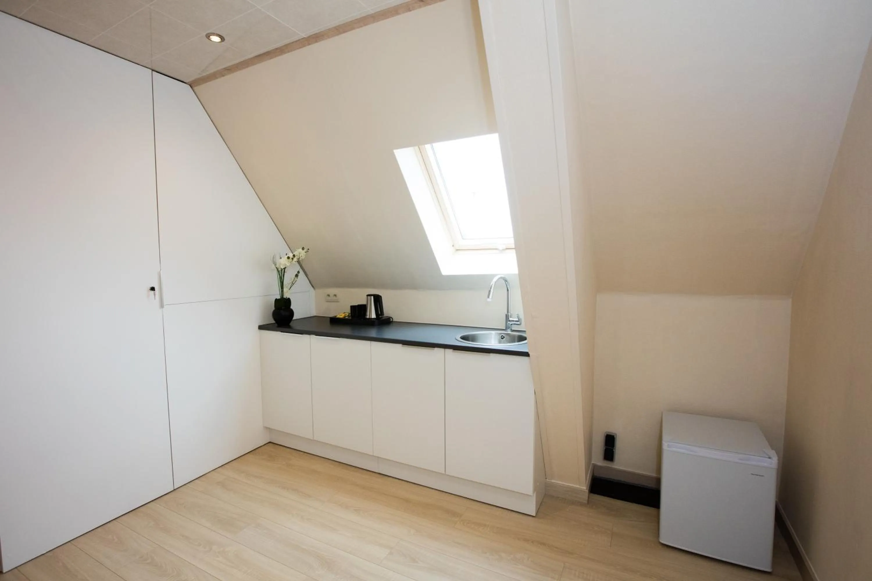 Coffee/tea facilities in Elysian