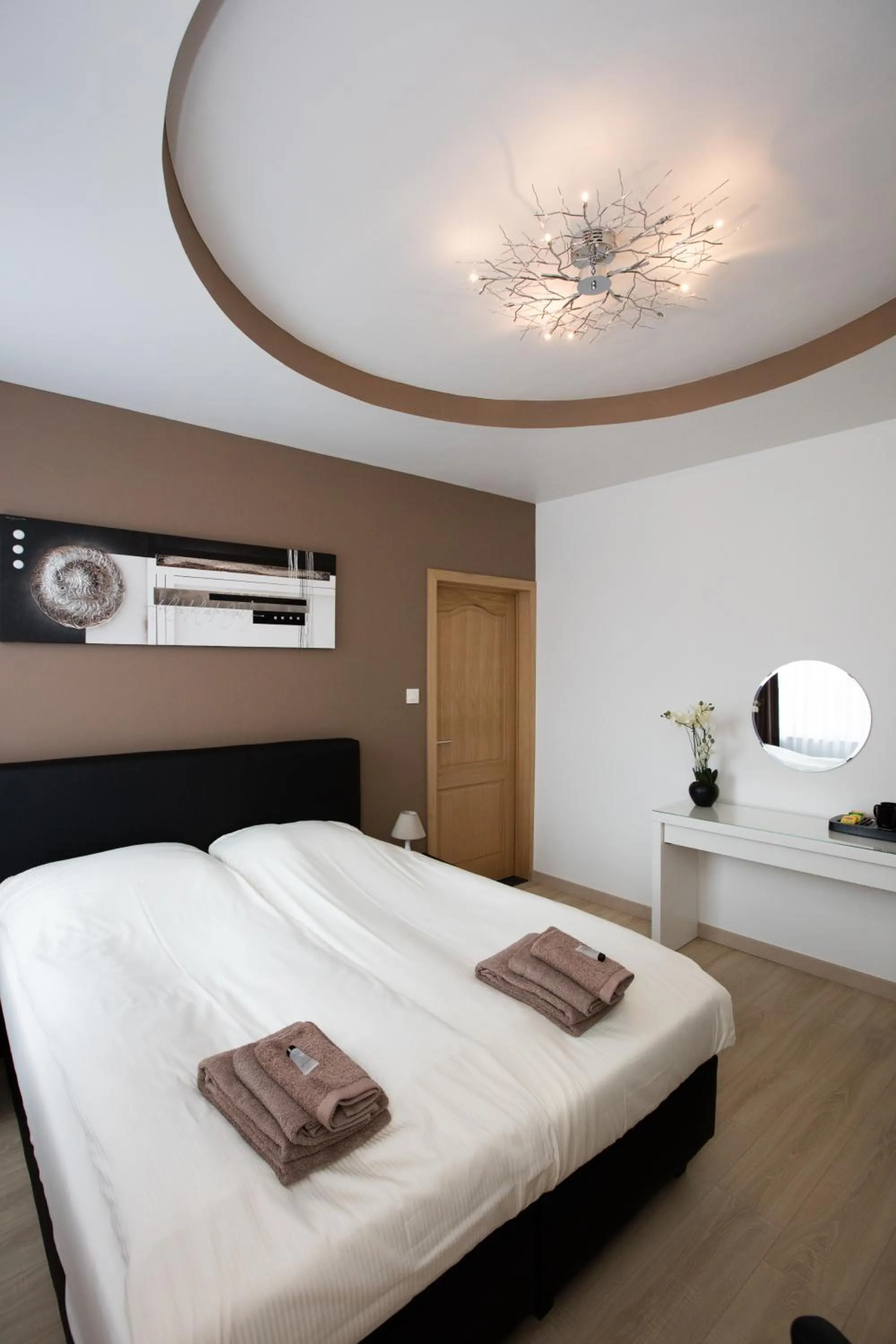 Bedroom, Bed in Elysian