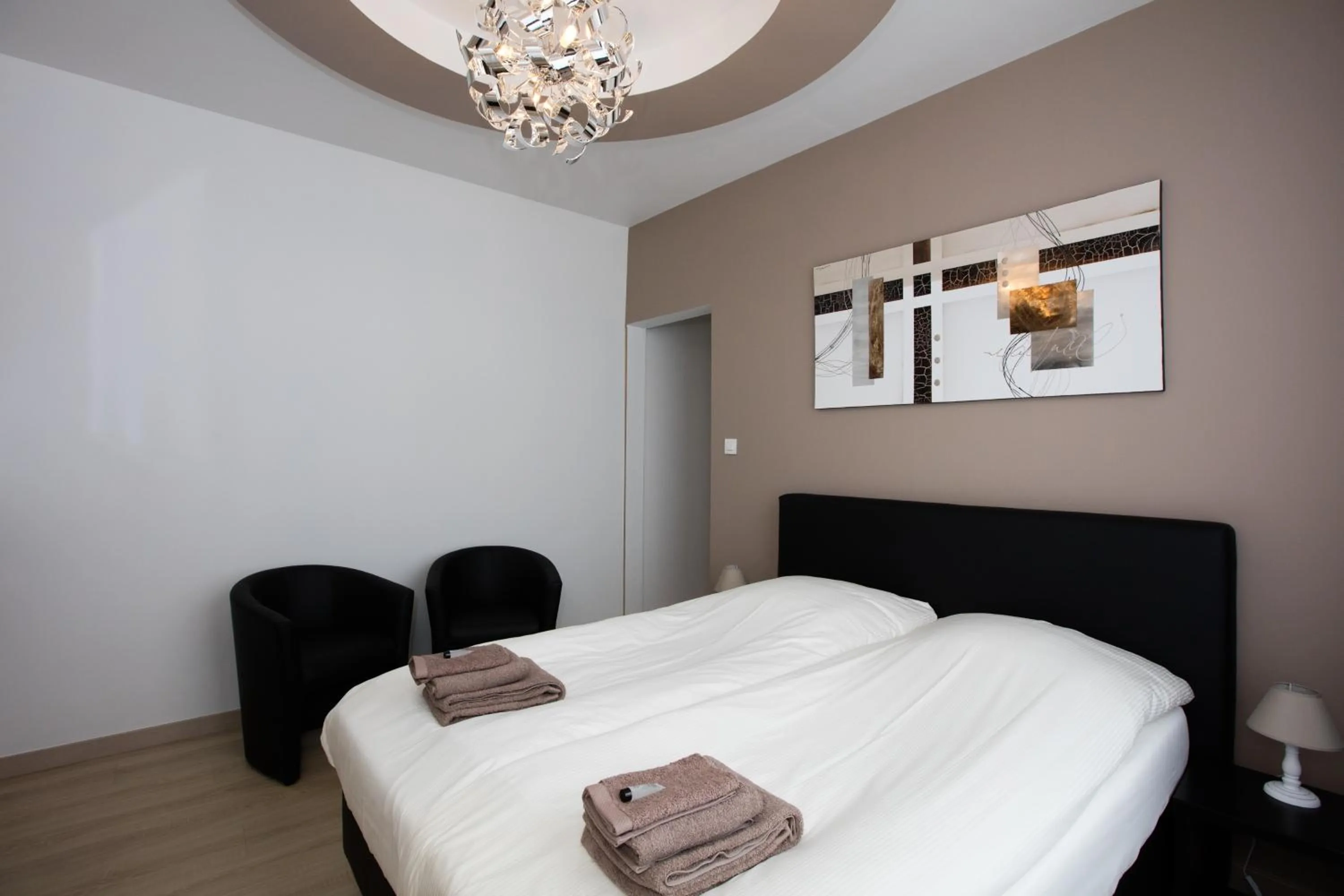 Bedroom, Bed in Elysian