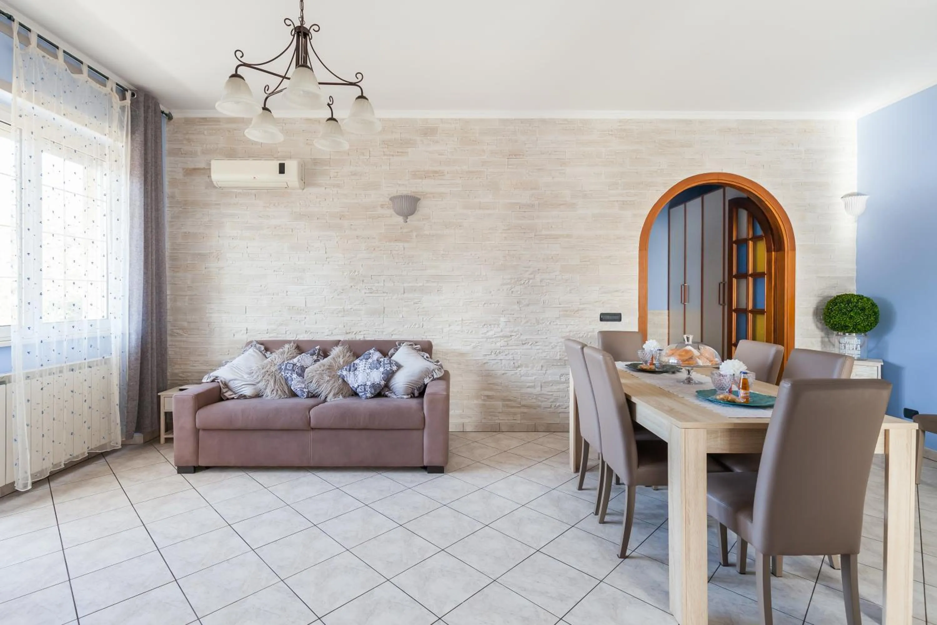 Communal lounge/ TV room in Casa Vacanze Giramondo