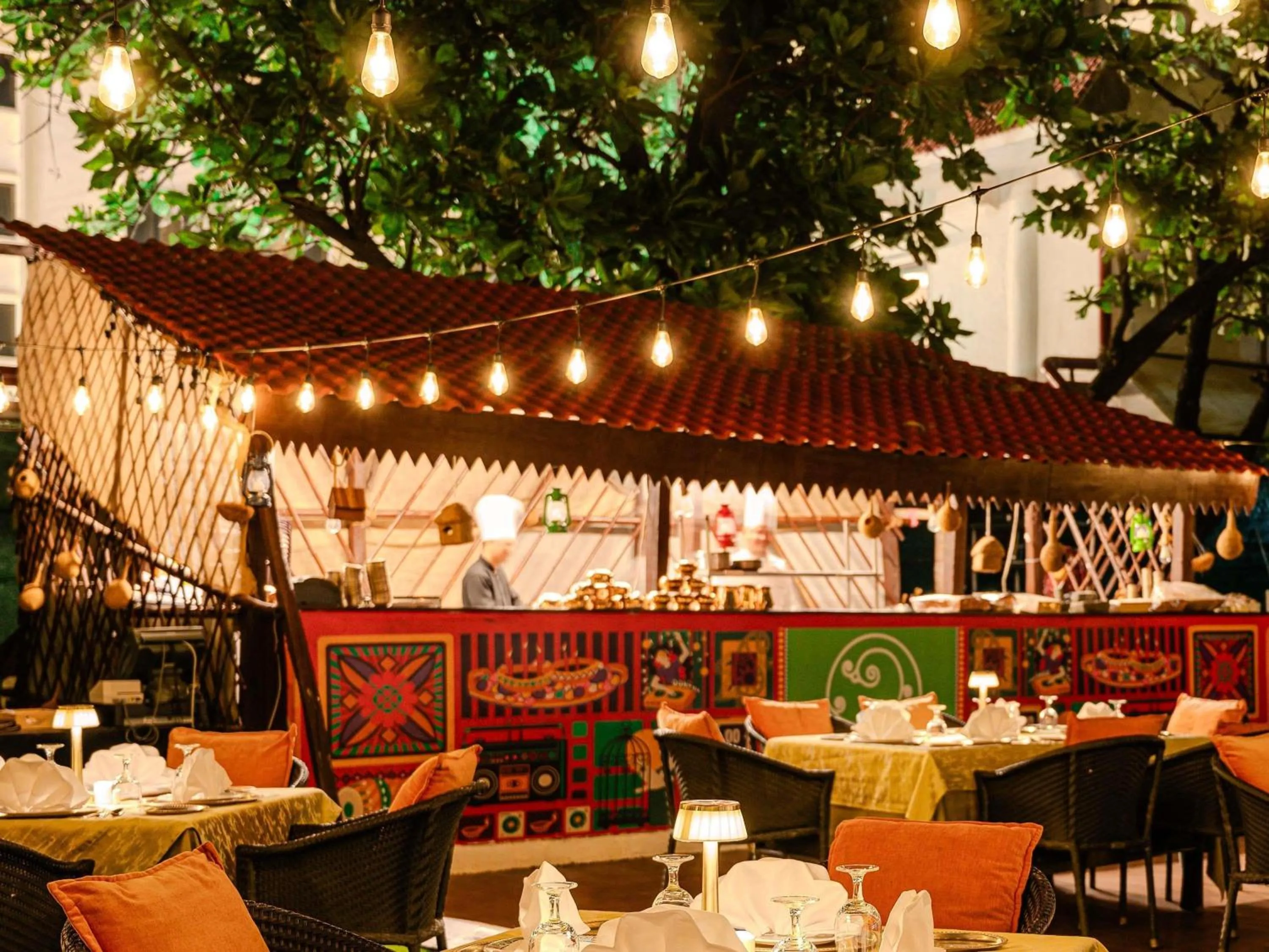 Restaurant/places to eat in Novotel Mumbai Juhu Beach