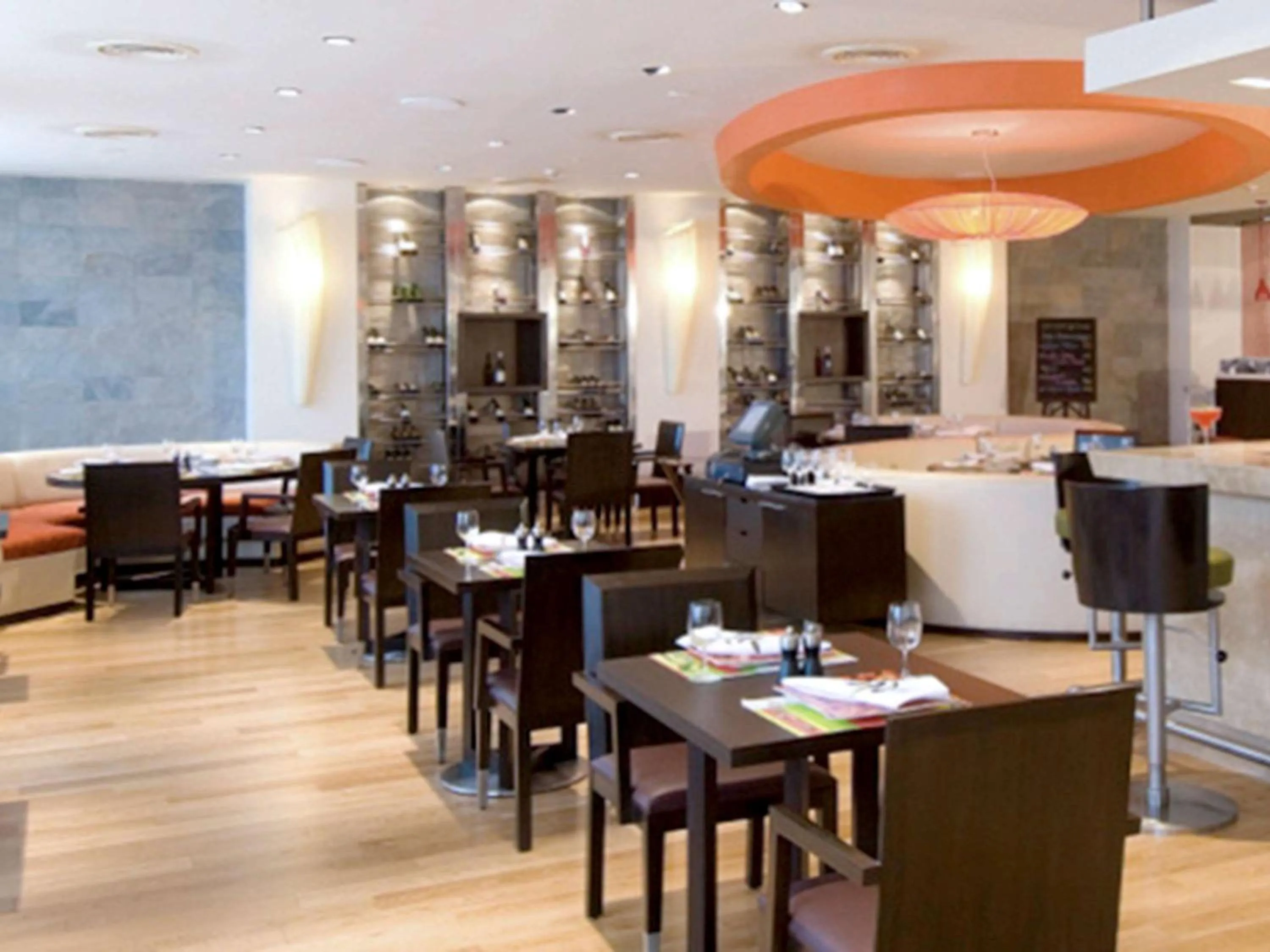 Restaurant/places to eat in Novotel Mumbai Juhu Beach