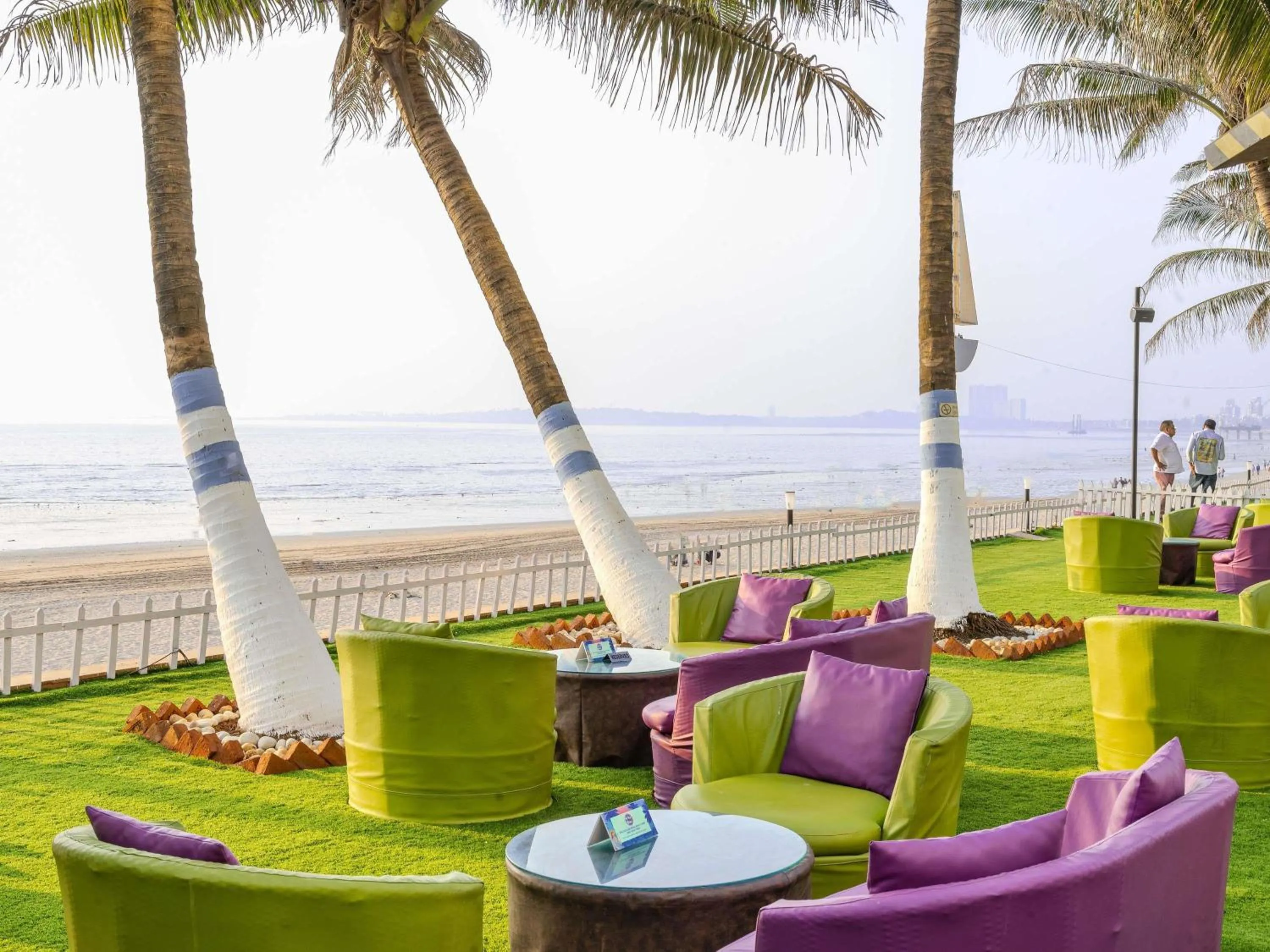 Restaurant/places to eat in Novotel Mumbai Juhu Beach