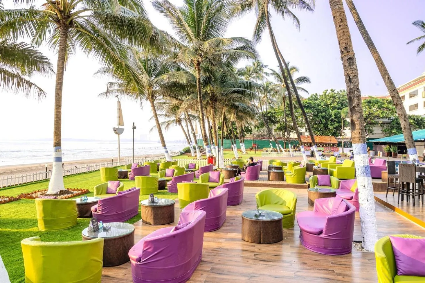 Restaurant/places to eat in Novotel Mumbai Juhu Beach