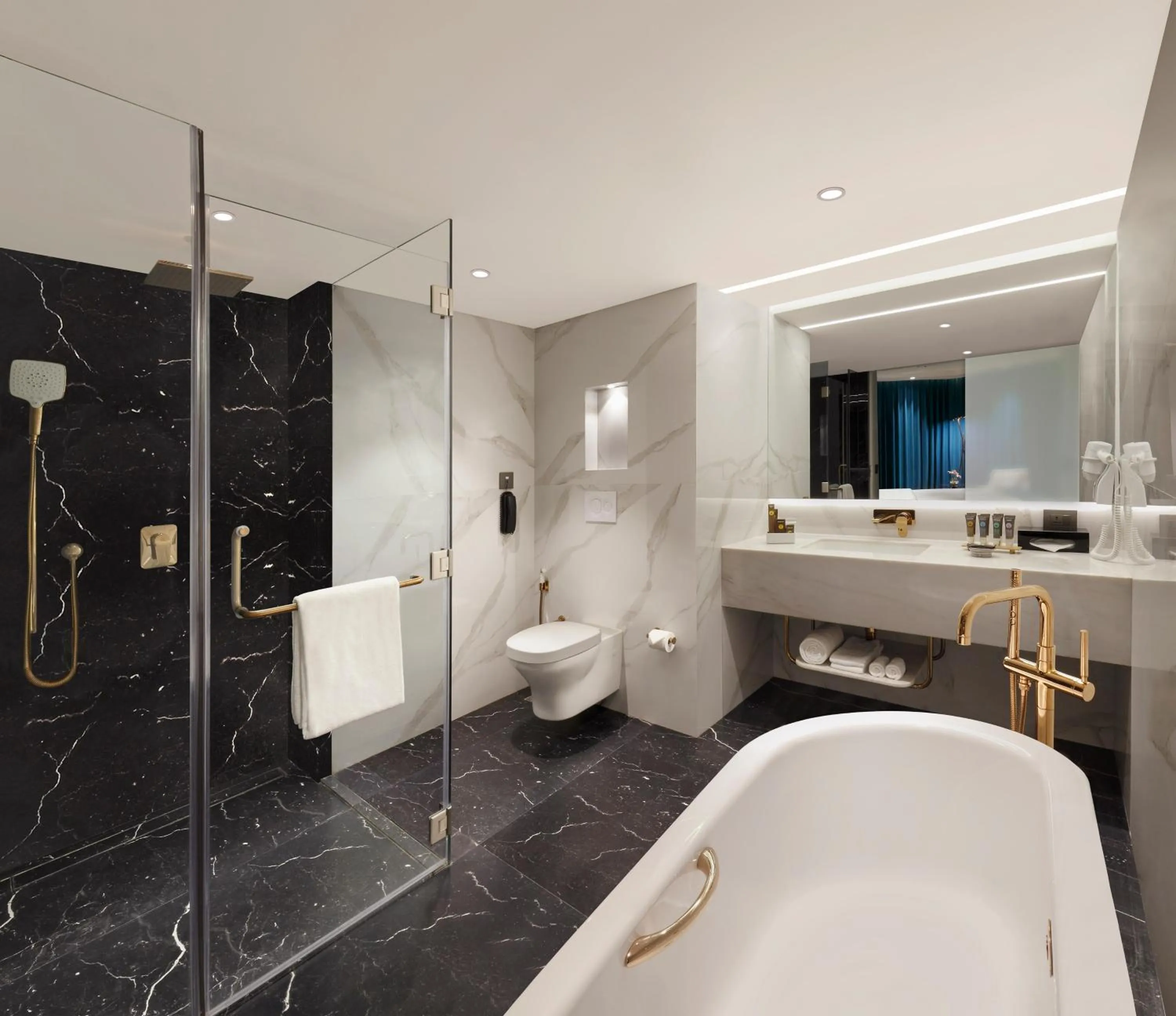 Bathroom in Novotel Mumbai Juhu Beach