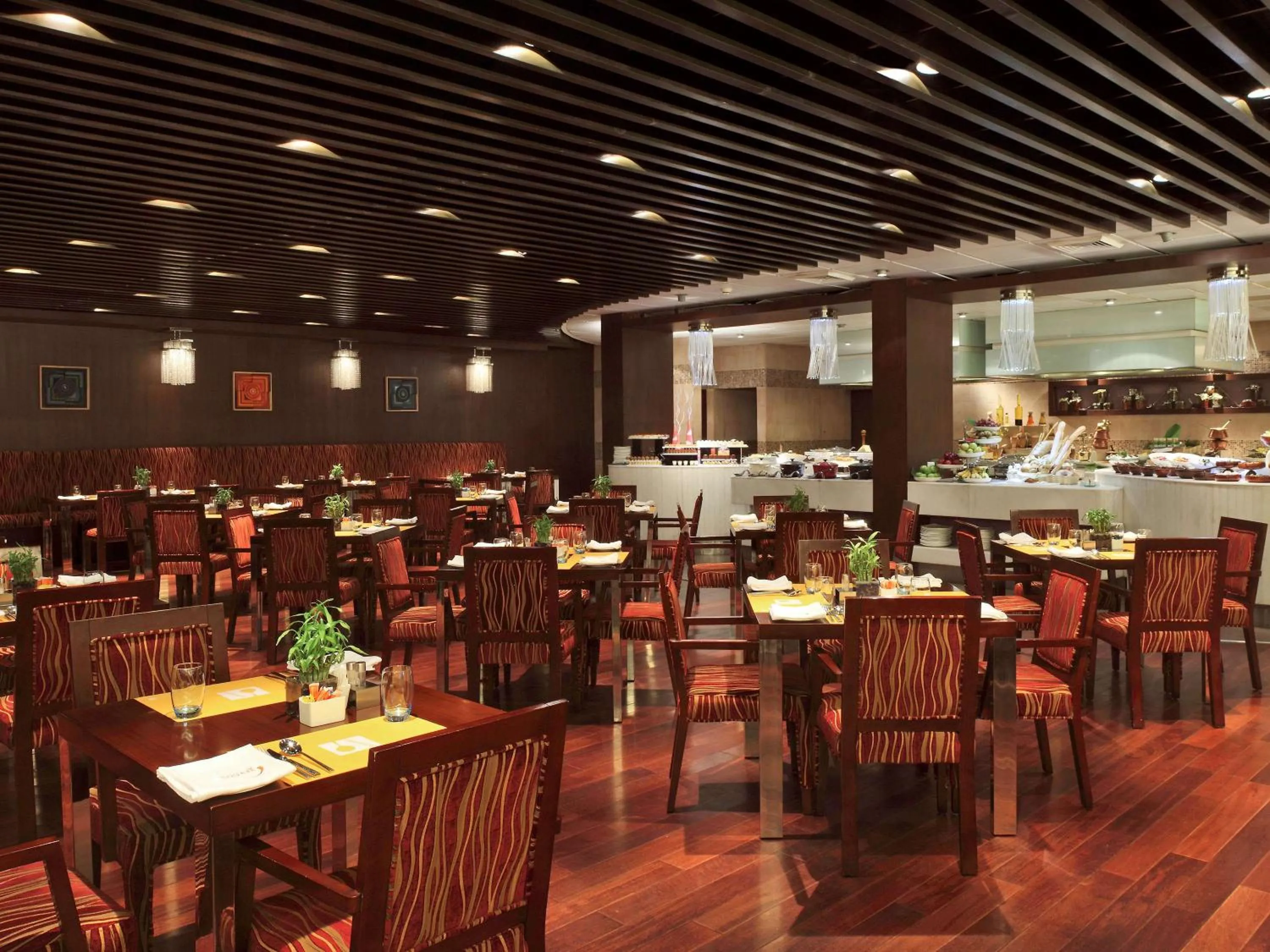 Restaurant/places to eat in Novotel Mumbai Juhu Beach