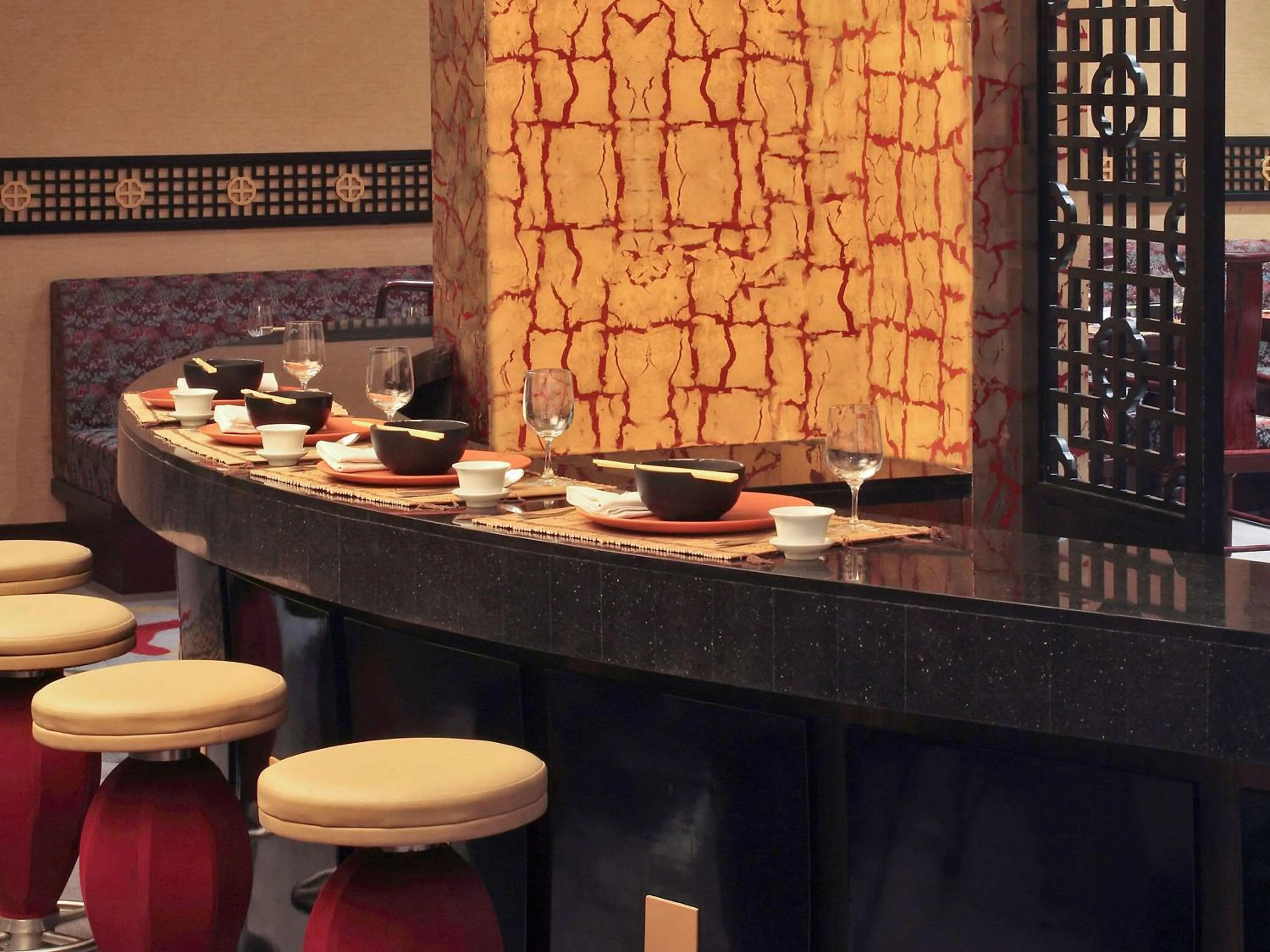 Restaurant/places to eat in Novotel Mumbai Juhu Beach