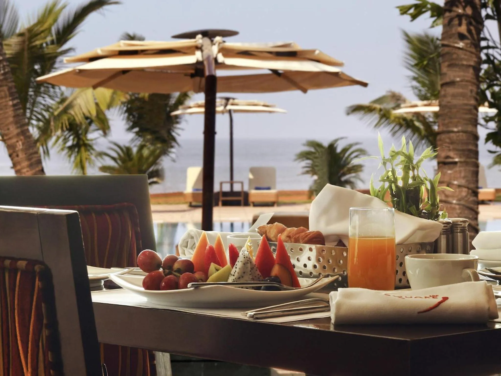 Restaurant/places to eat in Novotel Mumbai Juhu Beach