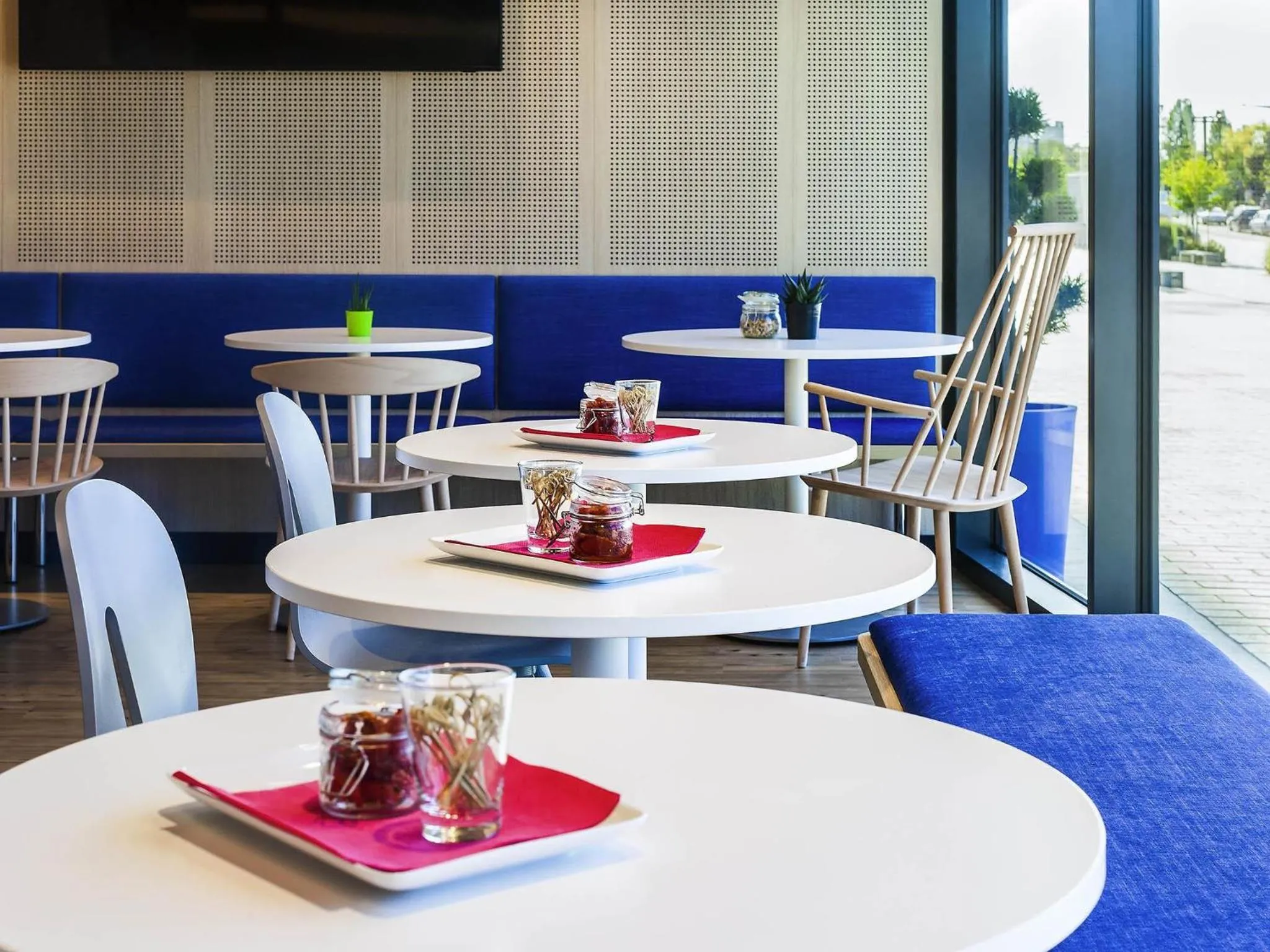 Lounge or bar in Ibis Styles Mulhouse Centre Gare