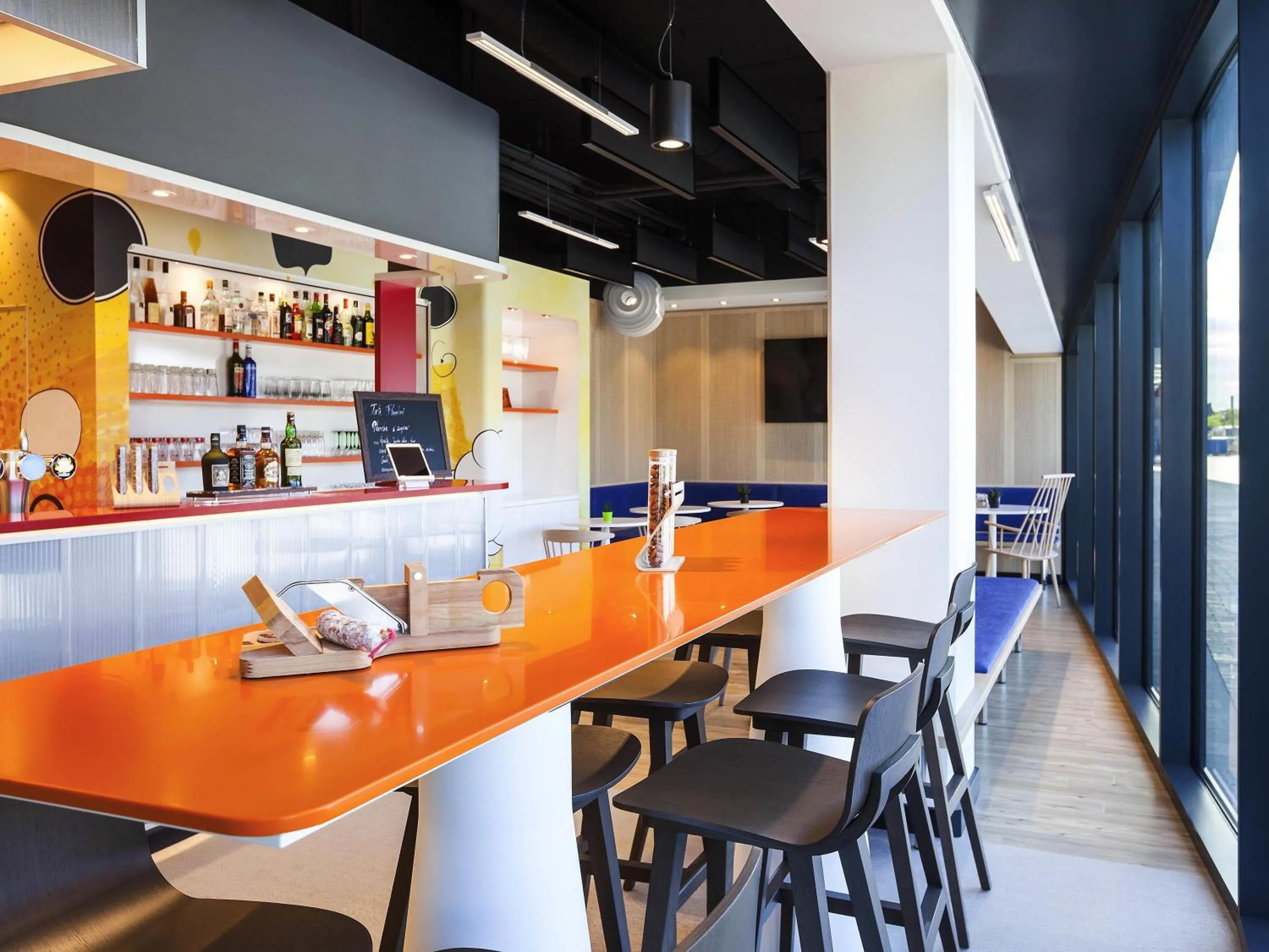 Lounge or bar in Ibis Styles Mulhouse Centre Gare