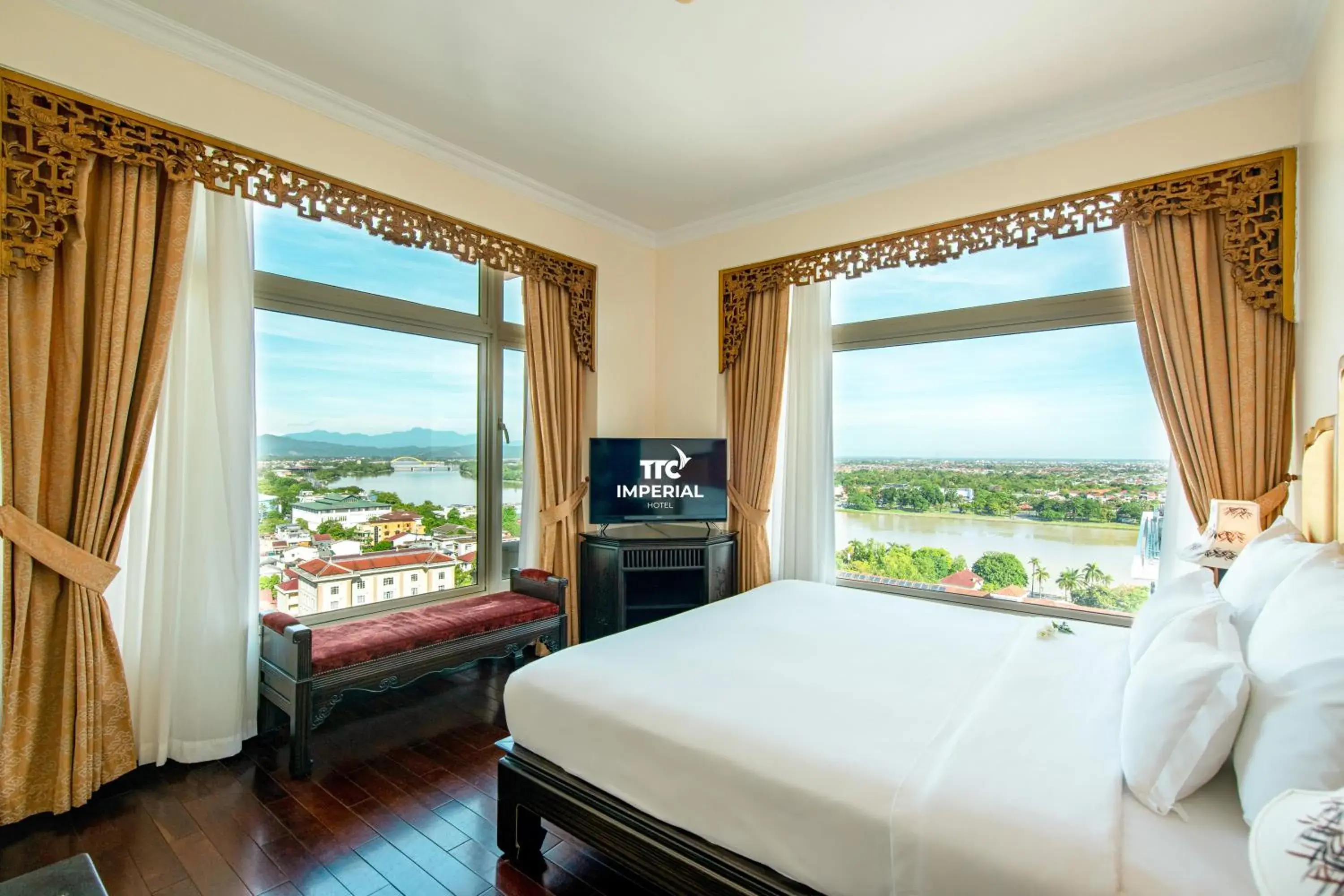 Junior Suite with River View in TTC Imperial Hotel Junior Suite with River View in TTC Imperial Hotel