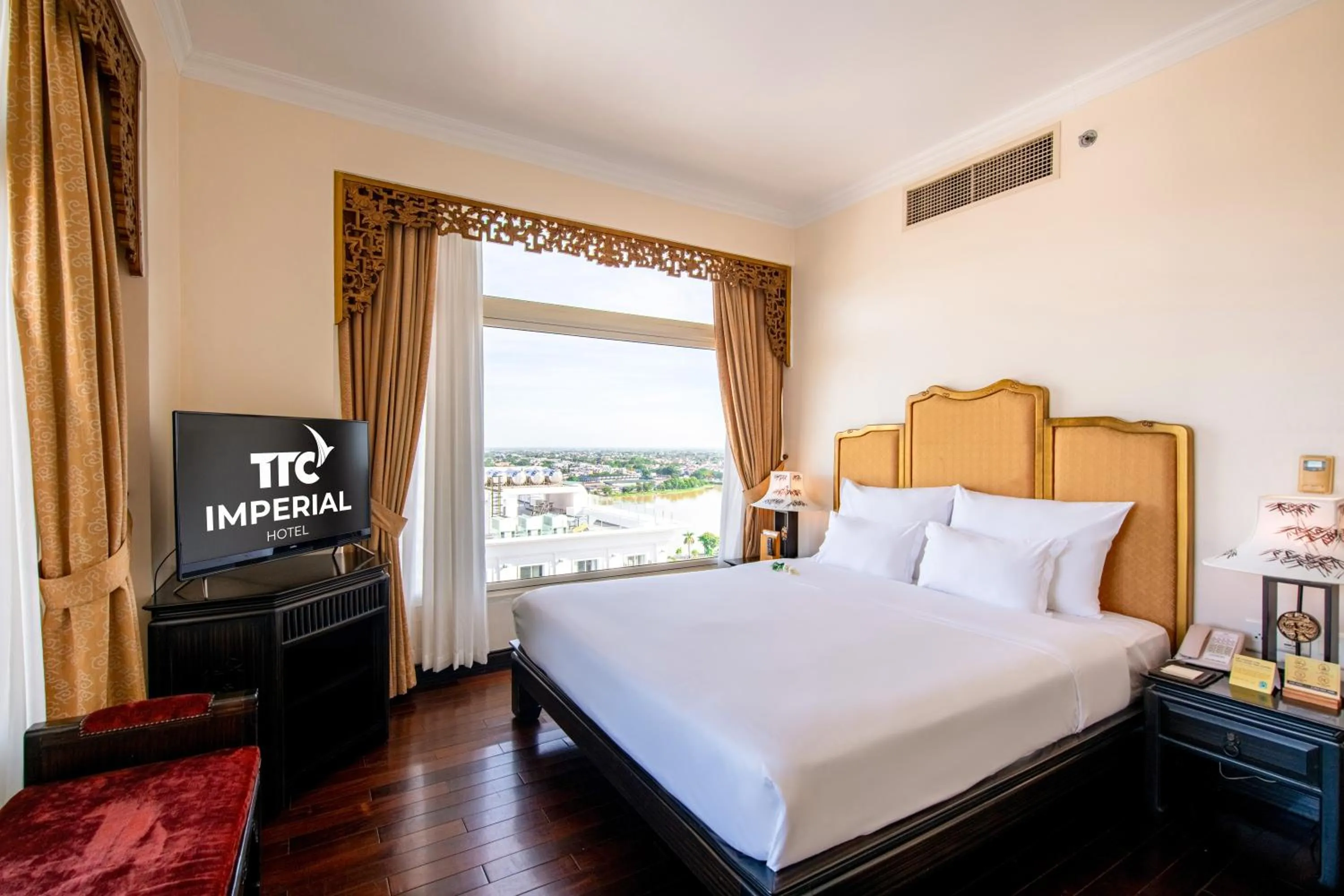 Photo of the whole room, Bed in TTC Imperial Hotel