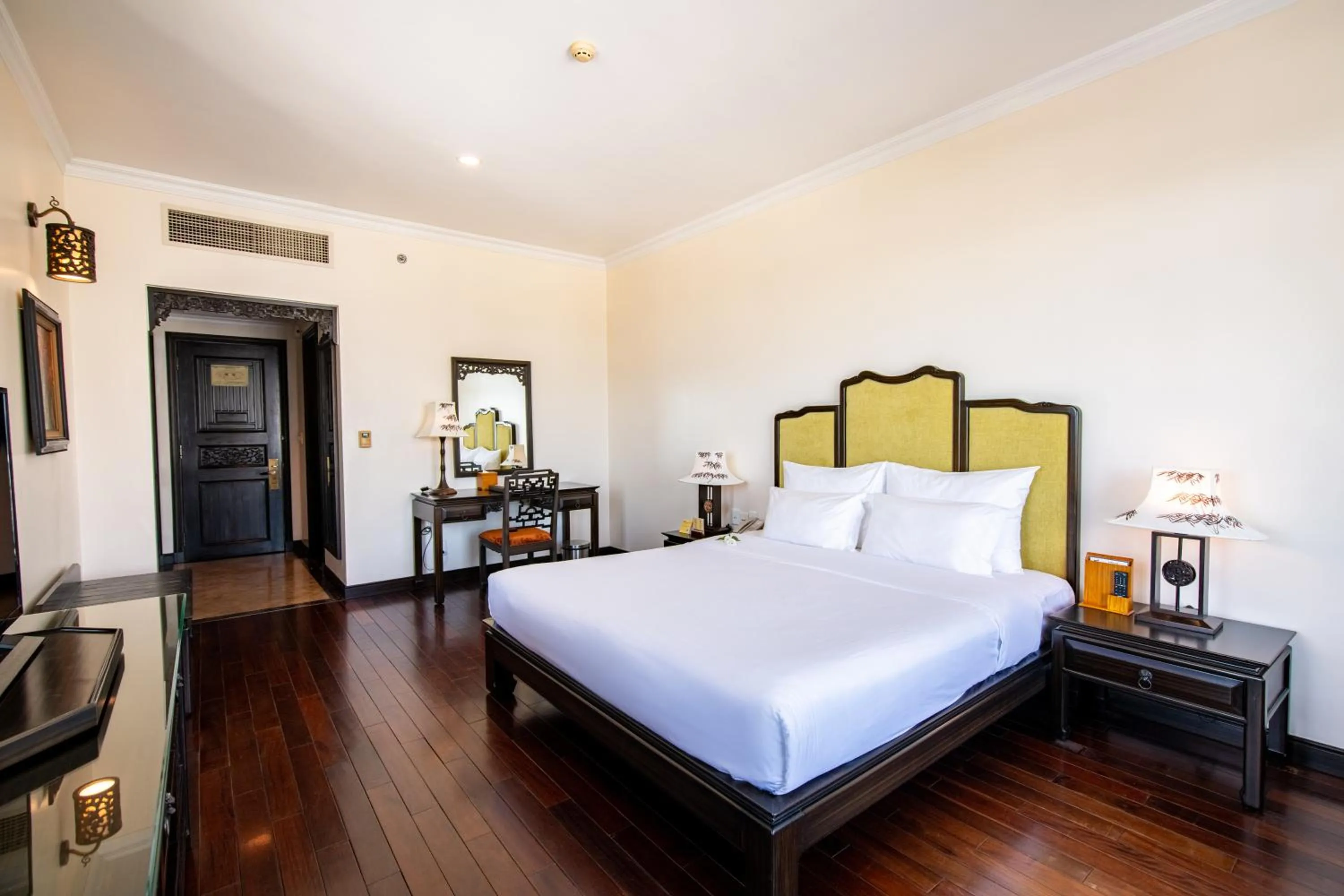 Photo of the whole room, Bed in TTC Imperial Hotel