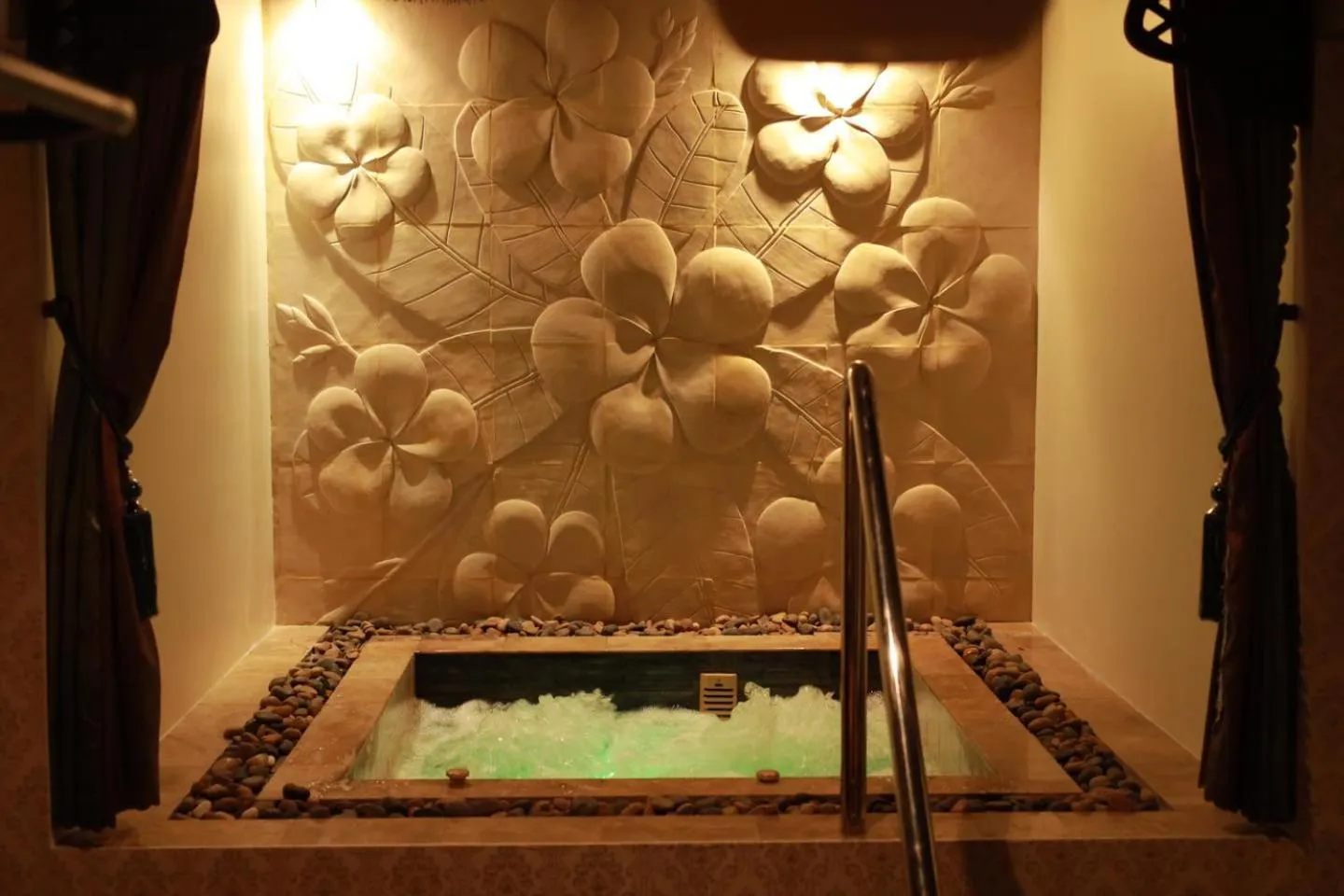 Hot Tub in TTC Imperial Hotel