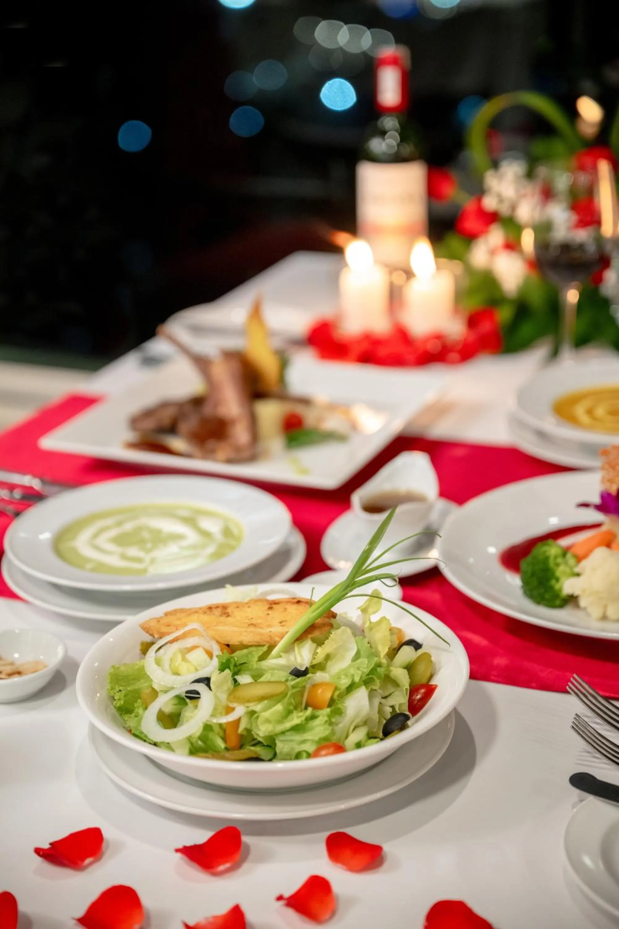 Food and drinks in TTC Imperial Hotel