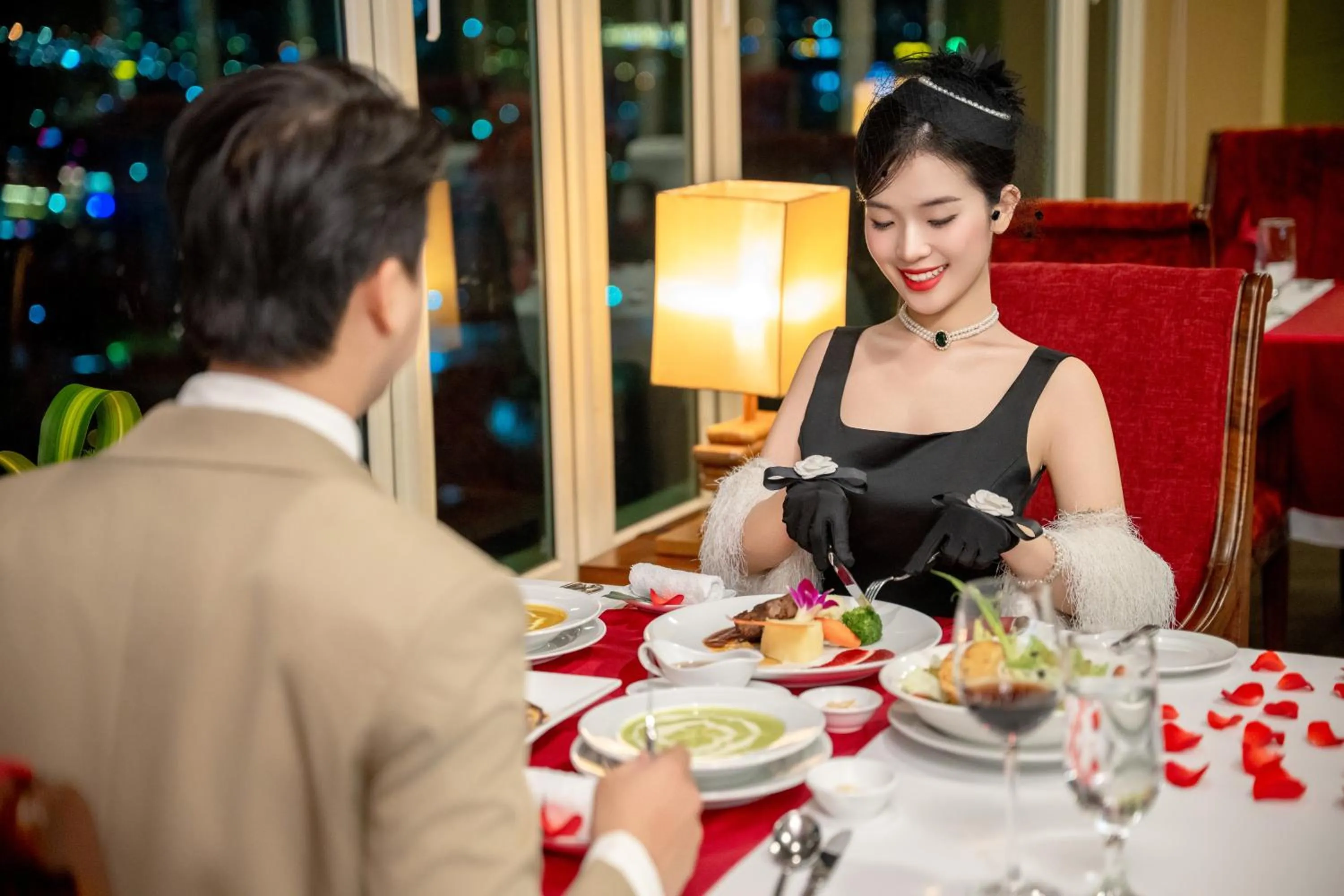 Restaurant/places to eat in TTC Imperial Hotel