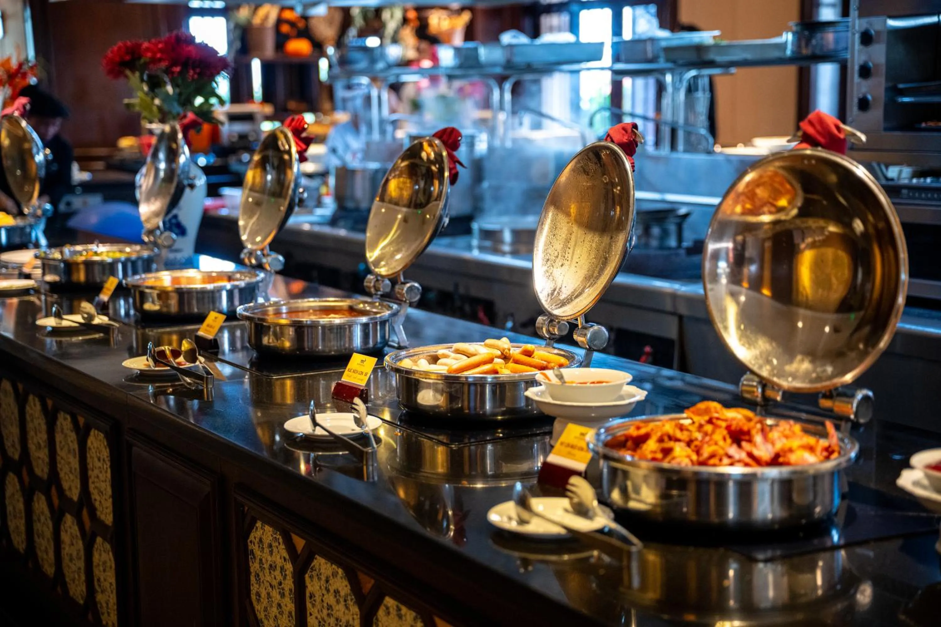 Food and drinks in TTC Imperial Hotel