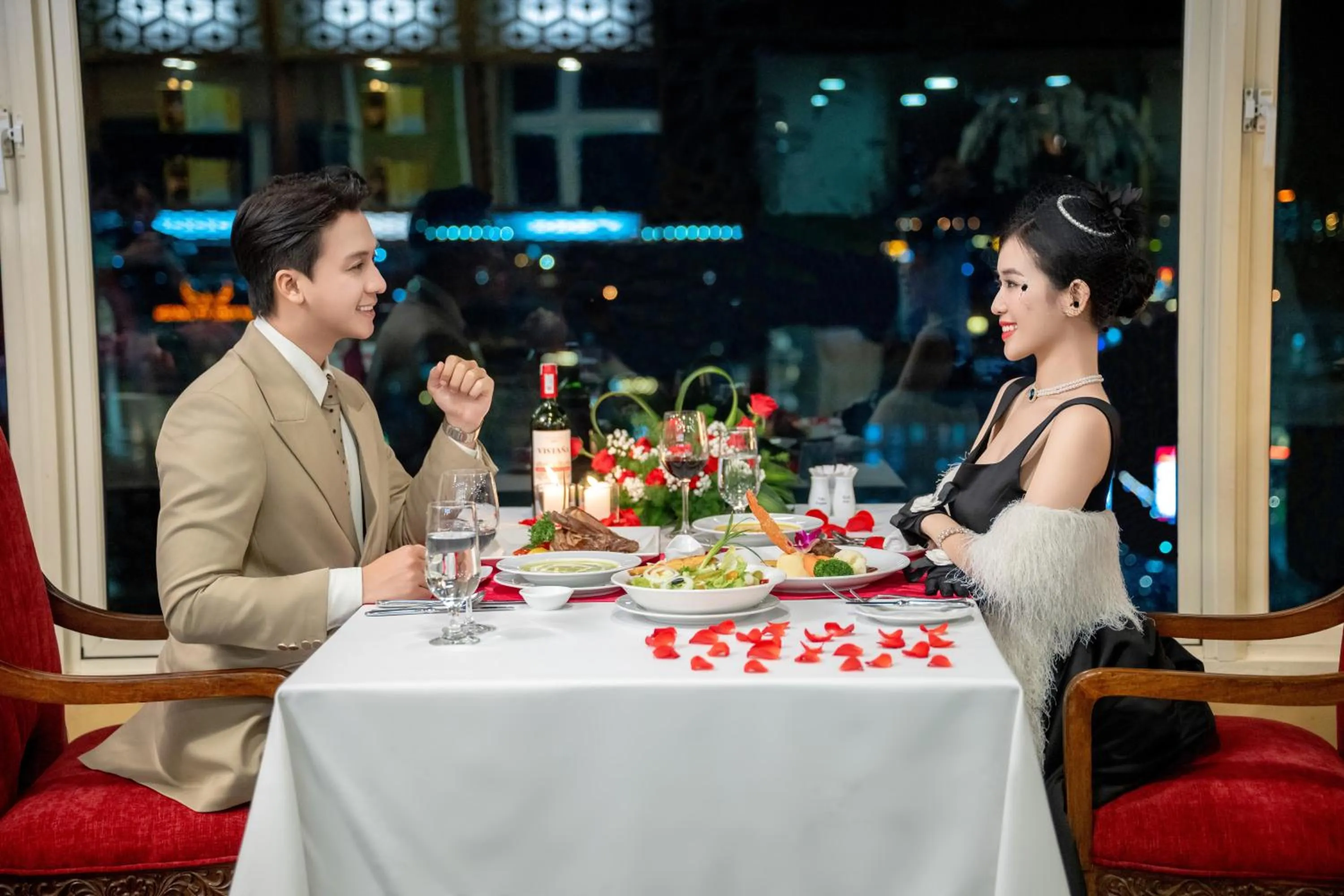 Restaurant/places to eat in TTC Imperial Hotel