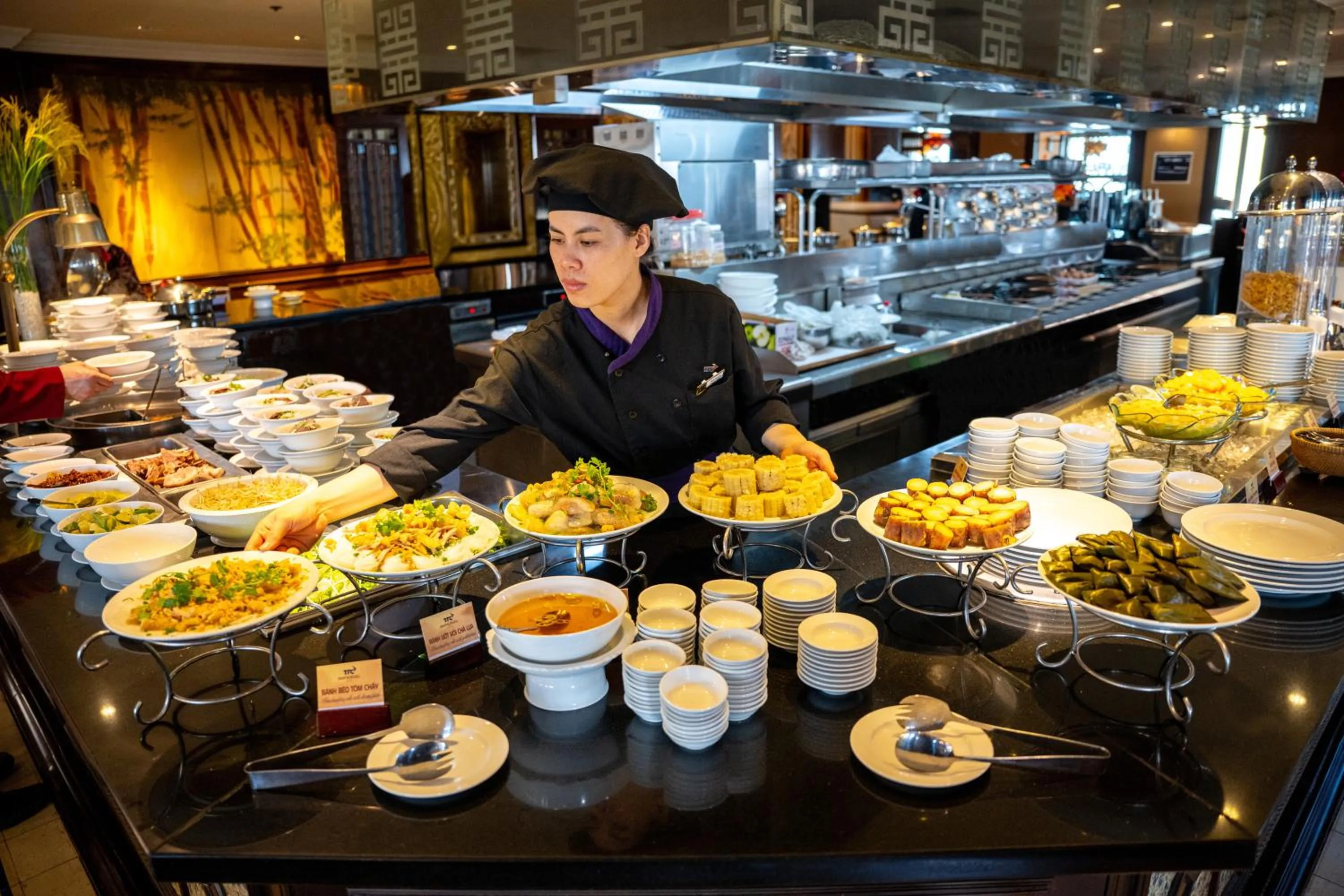 Restaurant/places to eat in TTC Imperial Hotel