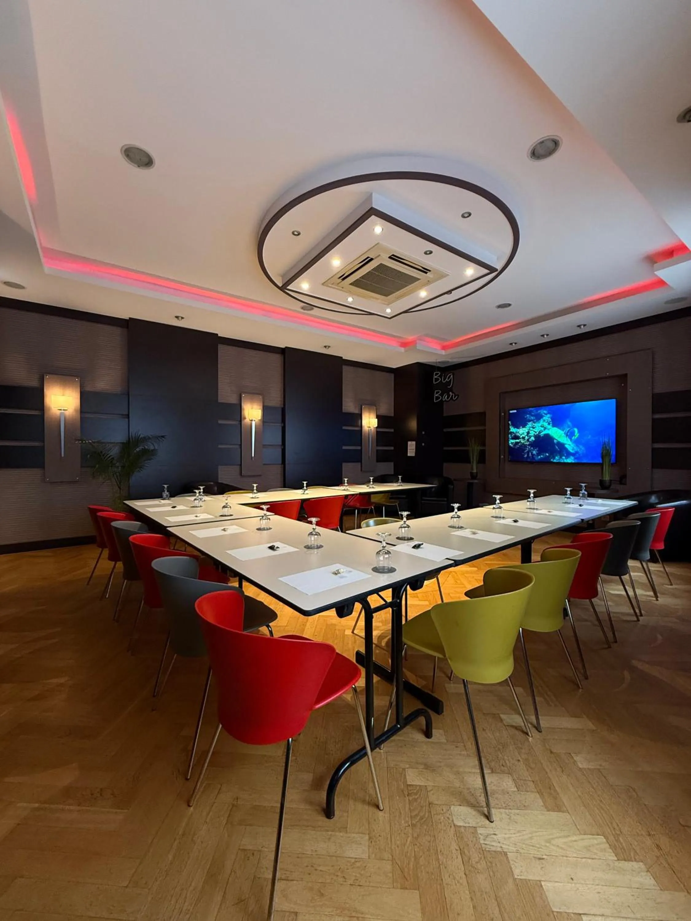 Meeting/conference room in LOGIS Hôtel Borel