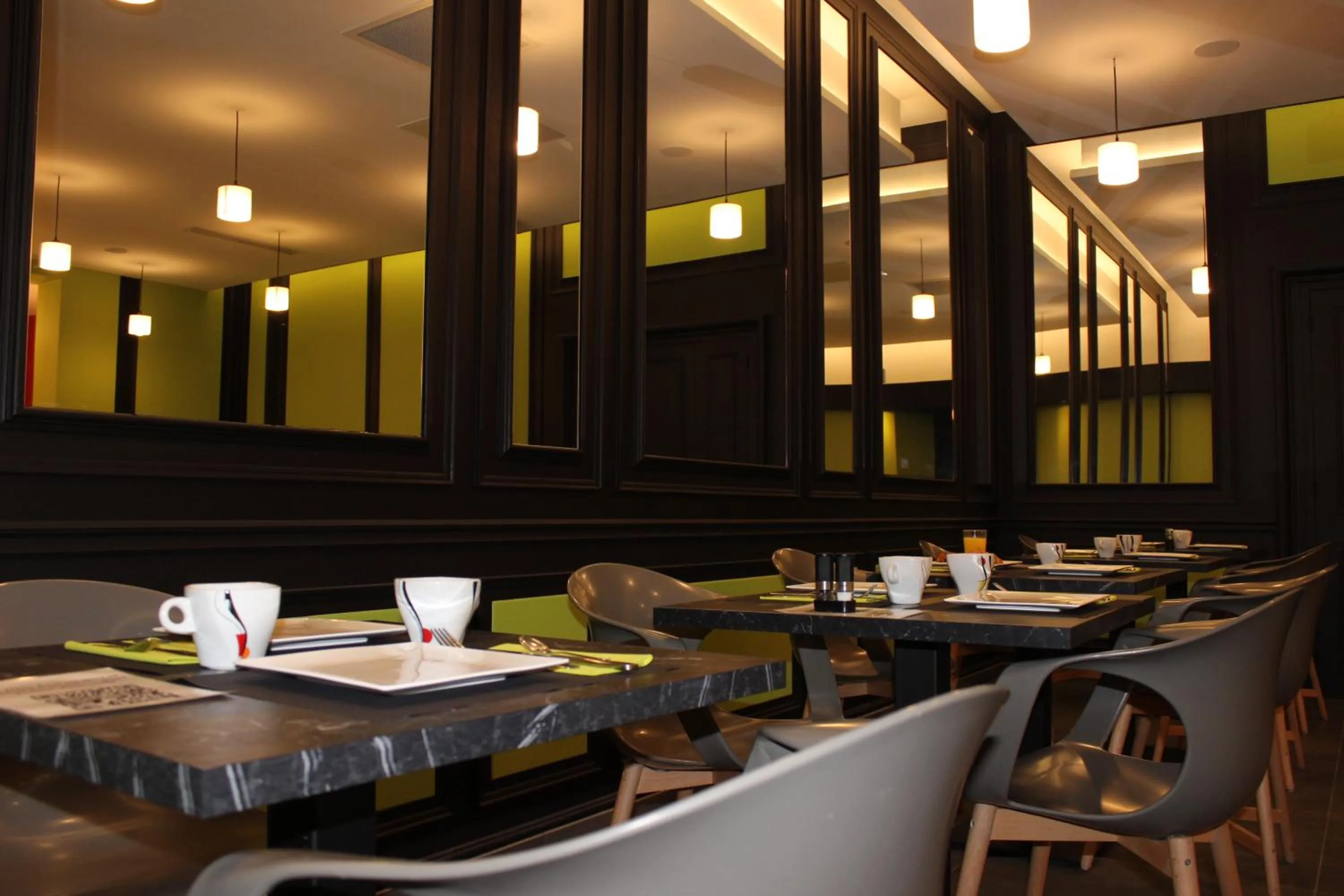 Restaurant/places to eat in LOGIS Hôtel Borel