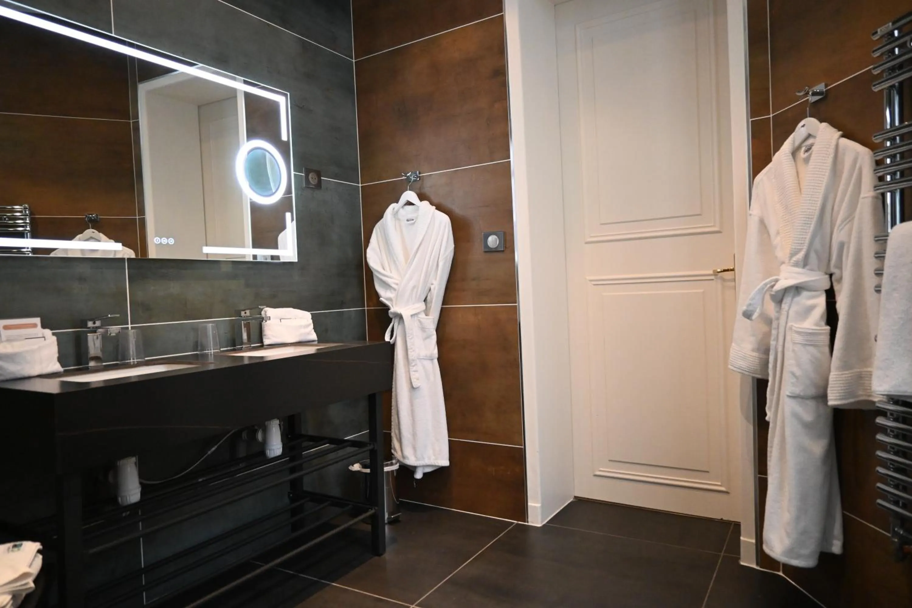 Bathroom in LOGIS Hôtel Borel