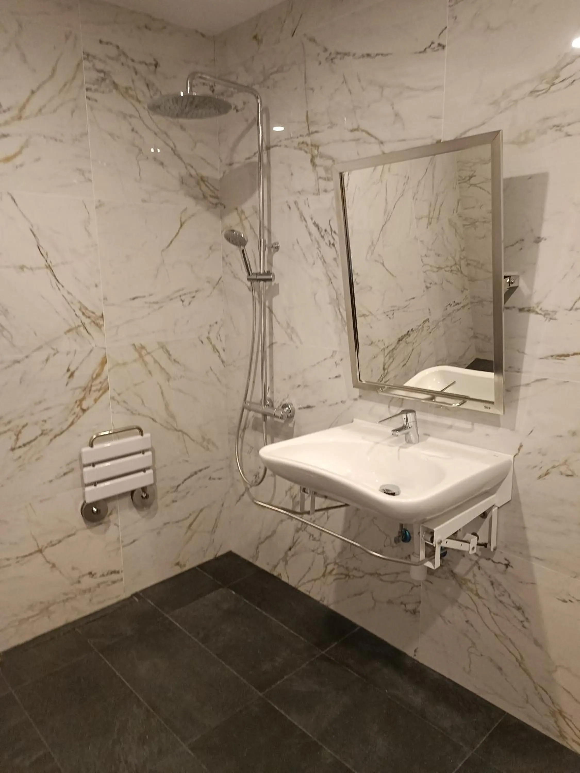 Bathroom in Apartamentos Marina