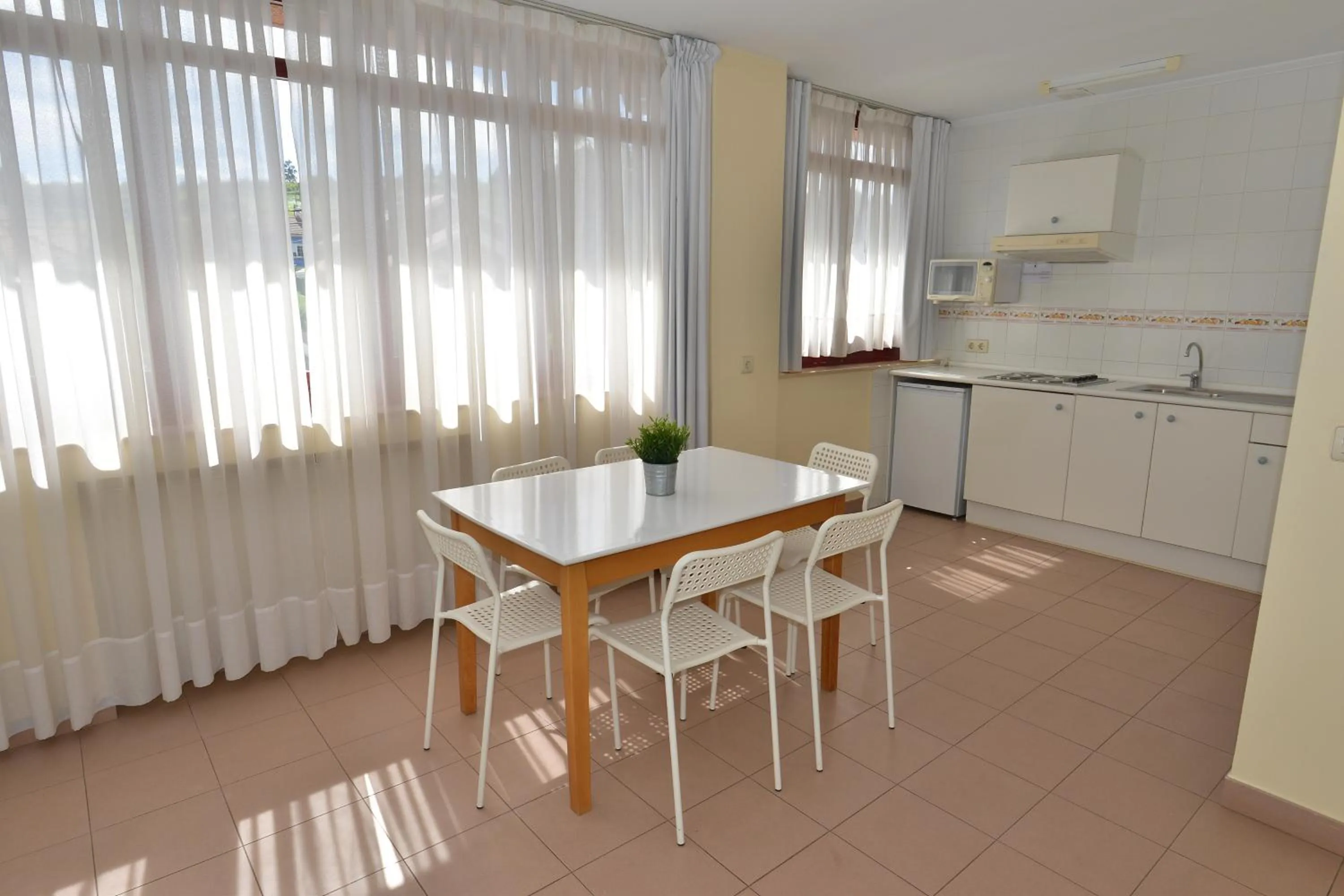 Dining area in Apartamentos Marina