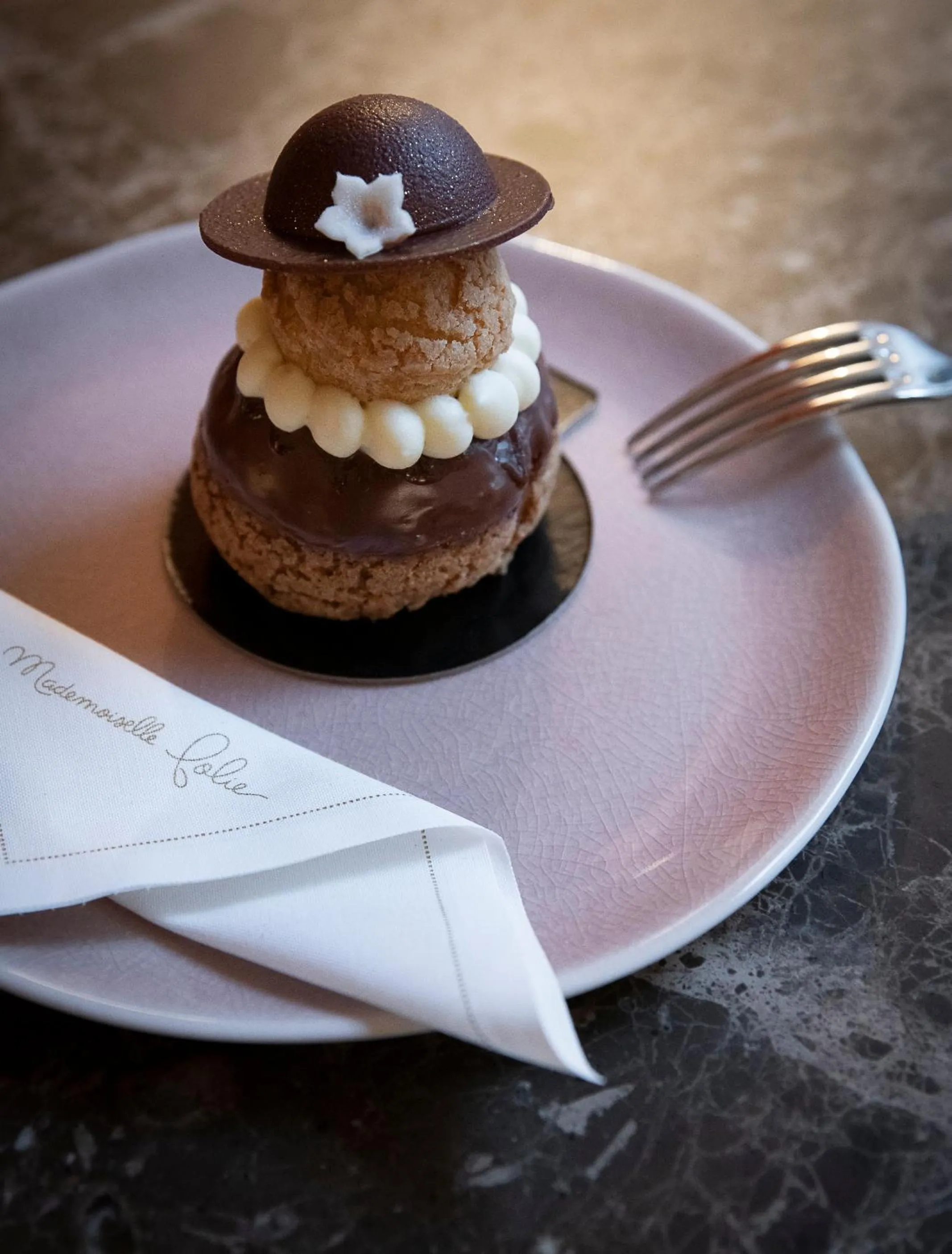 Restaurant/places to eat in Petit Hôtel Confidentiel