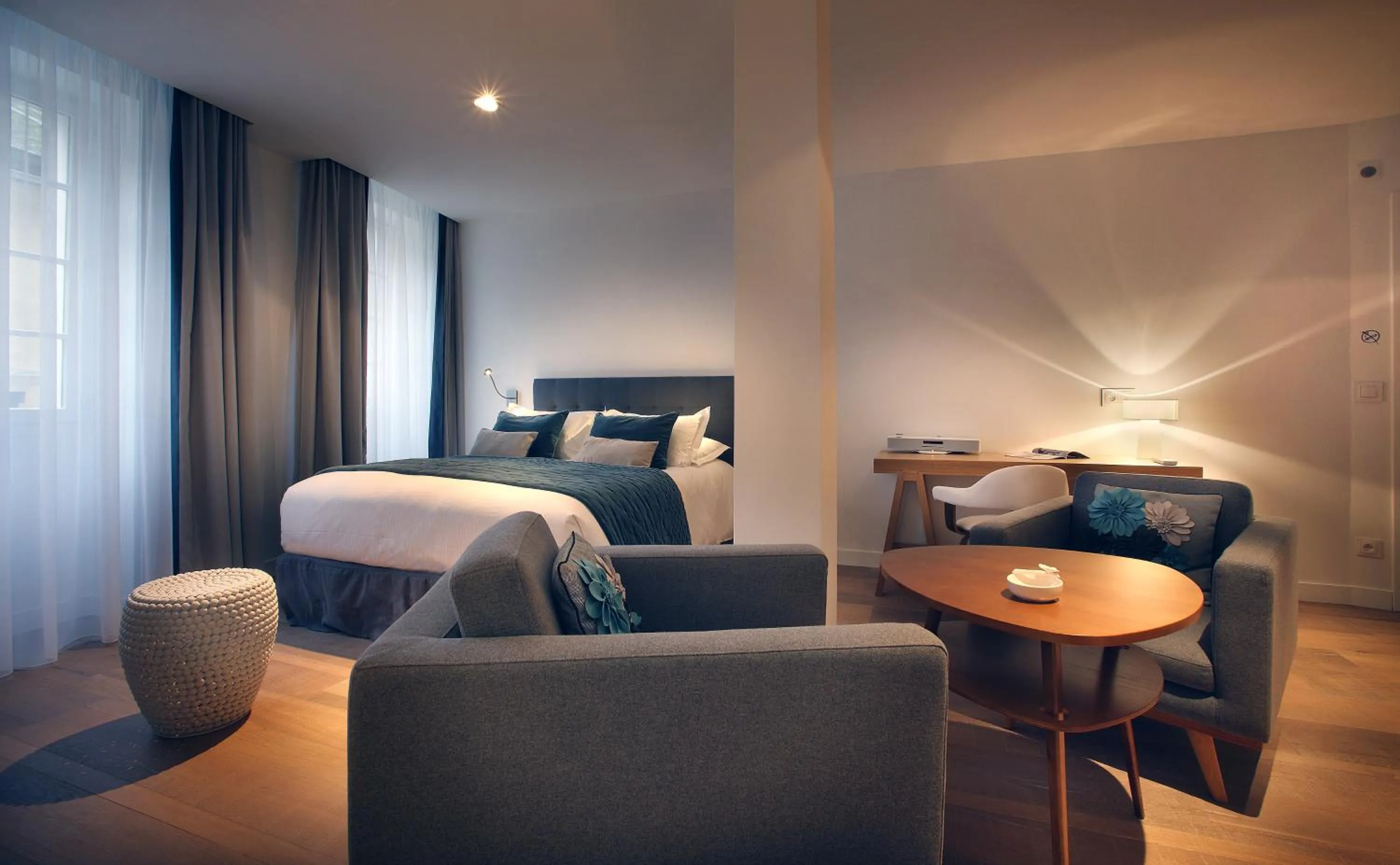 Seating area, Bed in Petit Hôtel Confidentiel