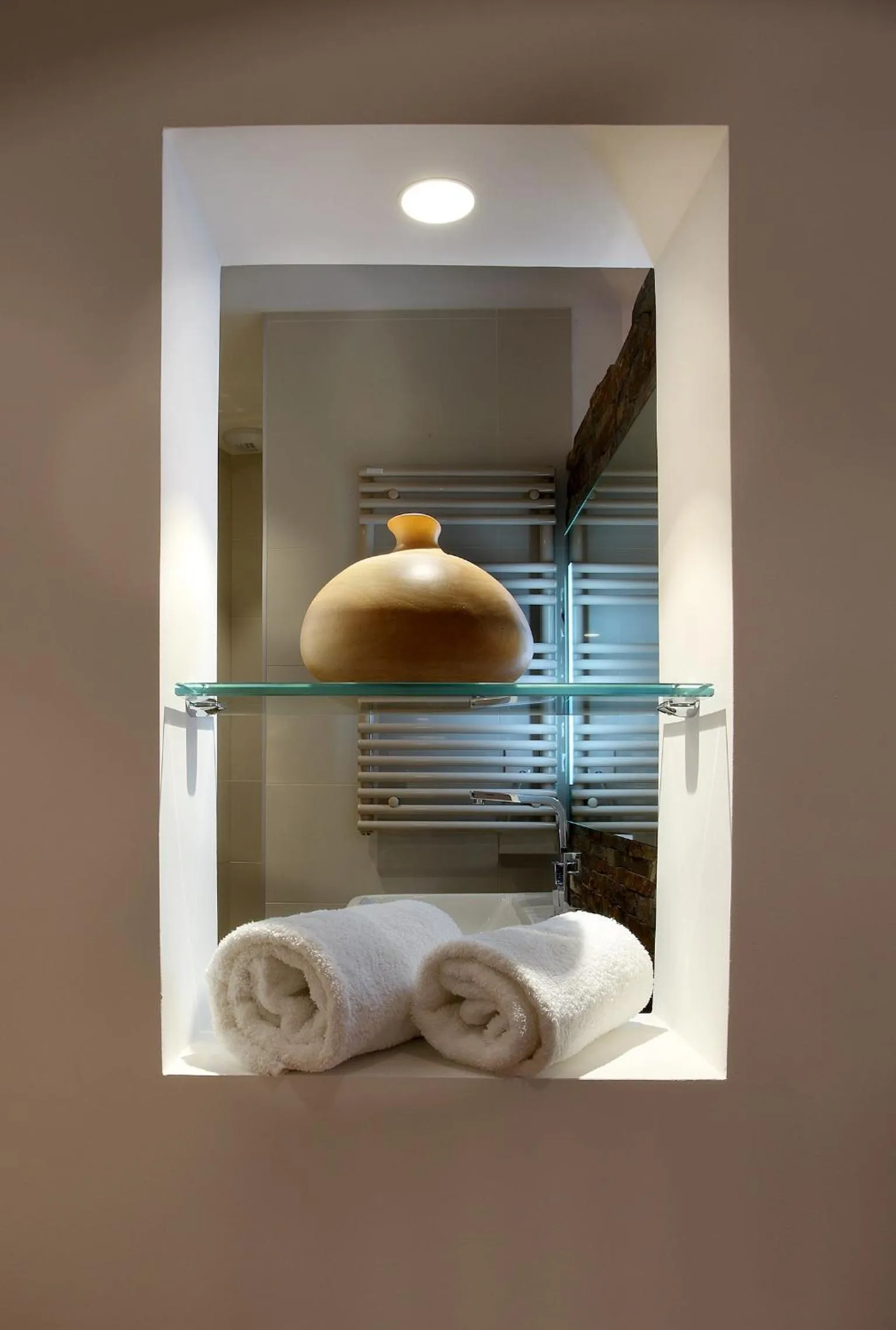 Decorative detail, Bed in Petit Hôtel Confidentiel