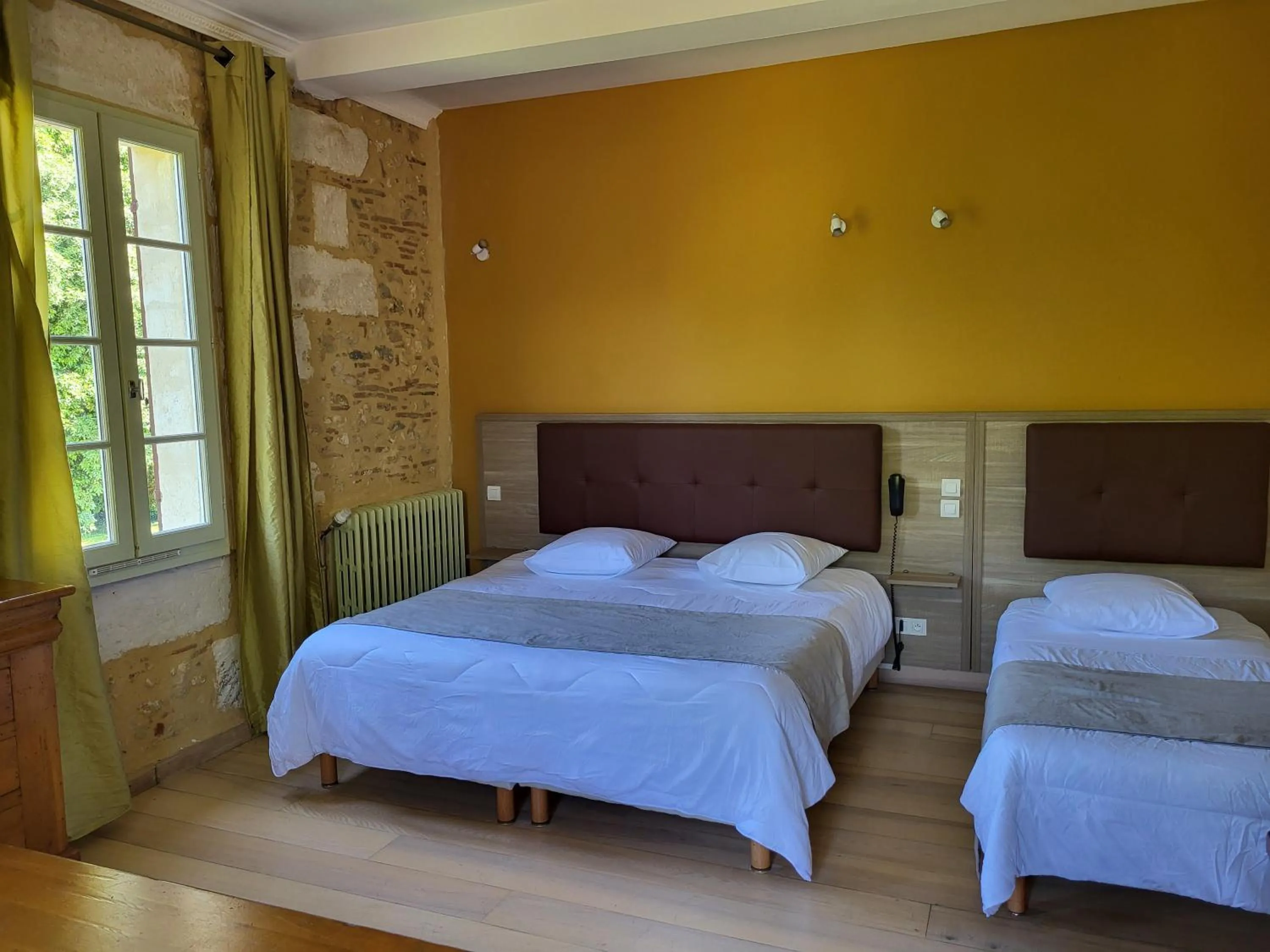 Bed in Hôtel La Flambée