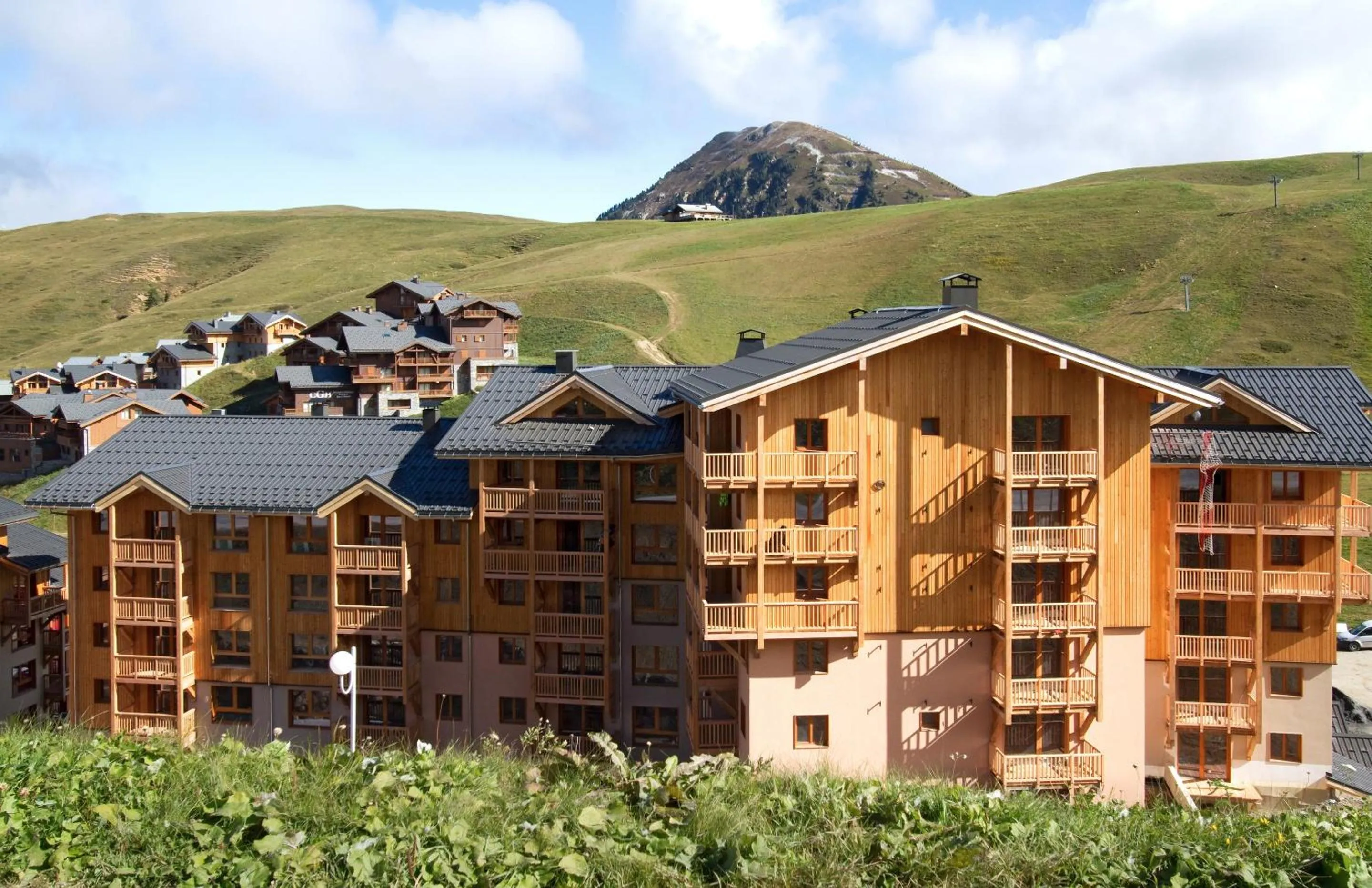 Facade/entrance in Résidence Odalys Front de Neige