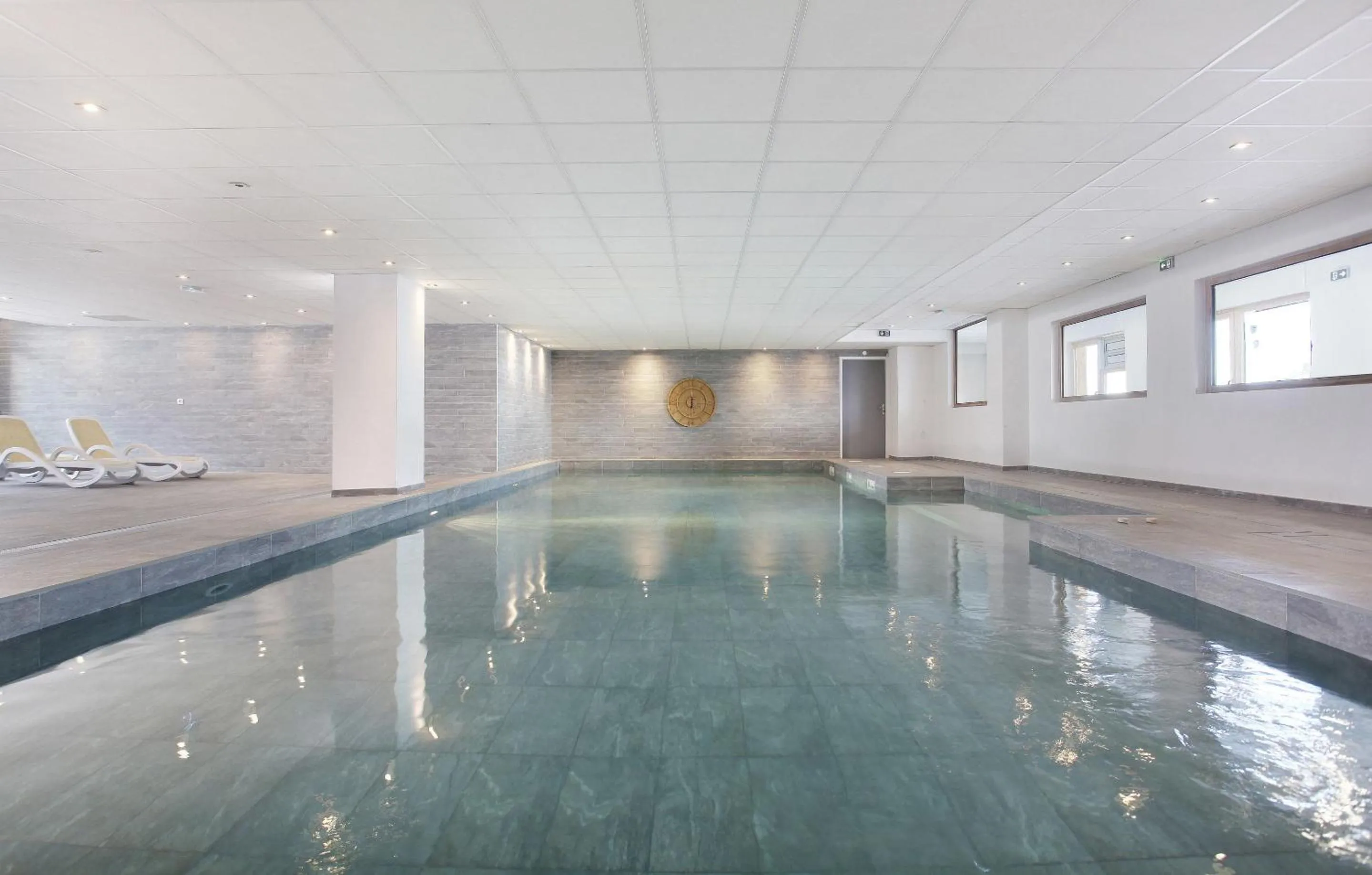 Swimming pool in Résidence Odalys Front de Neige