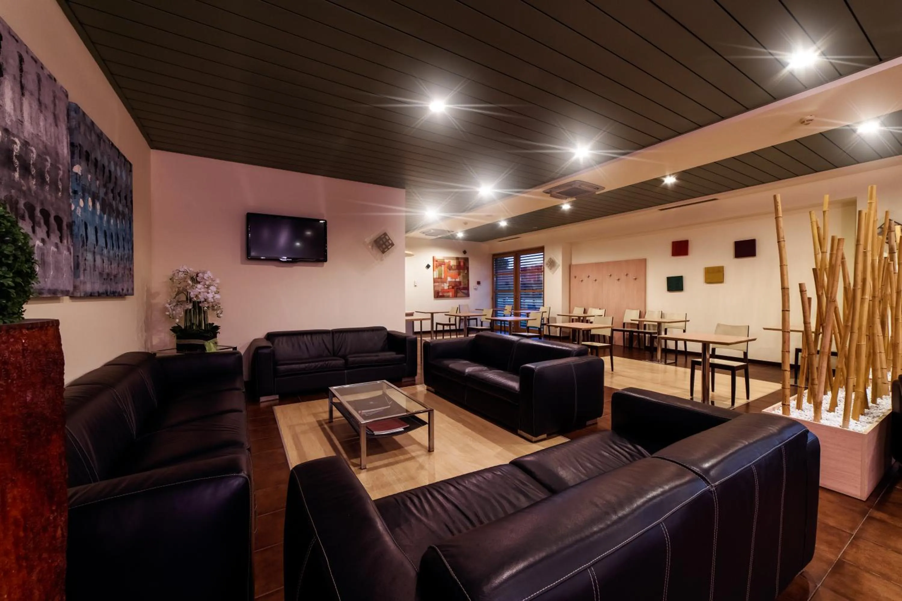 Restaurant/places to eat in Motel Hotel Piranha