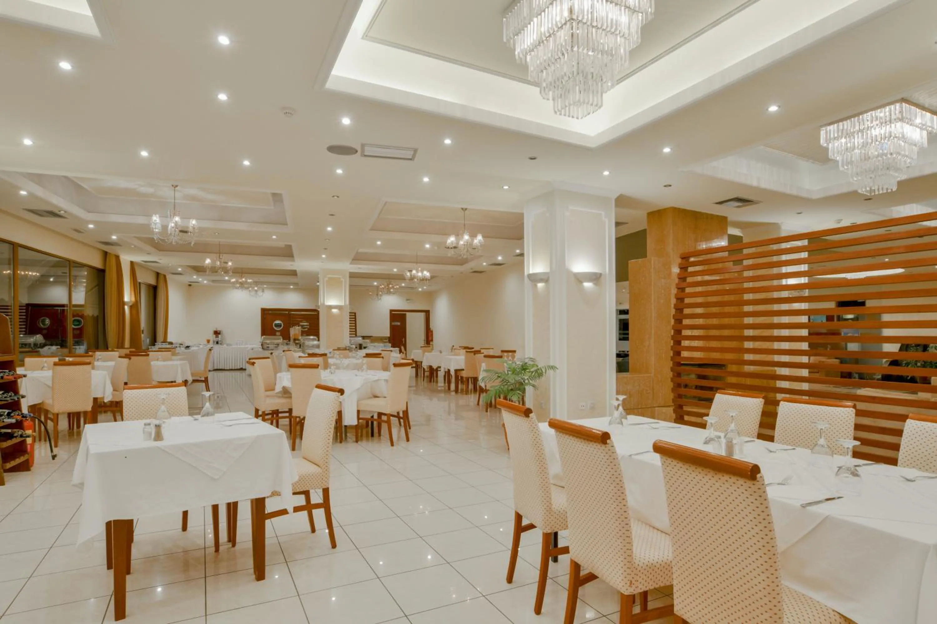 Restaurant/places to eat in Nefeli Hotel