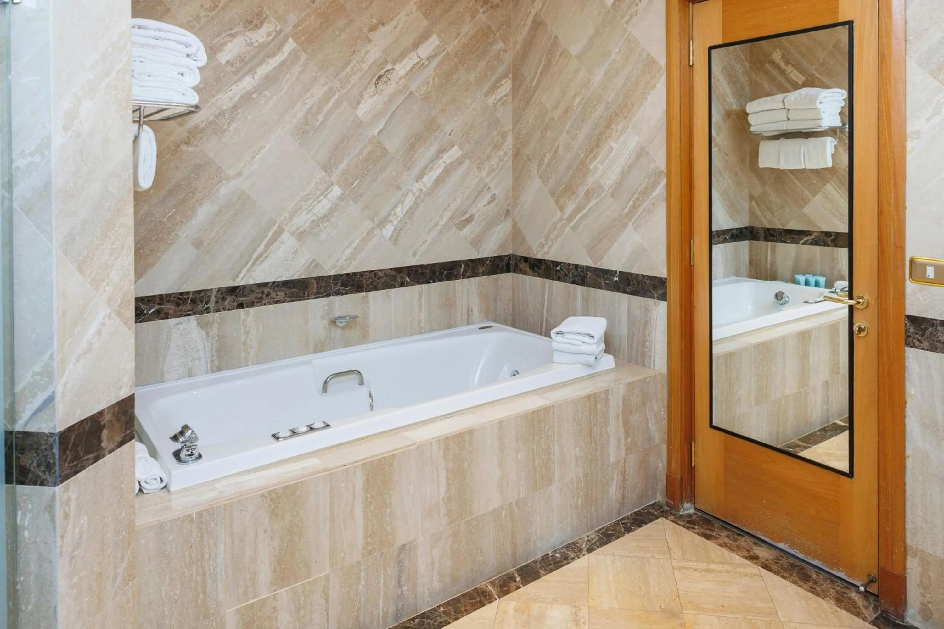 Bathroom in Hotel Plaza Santiago