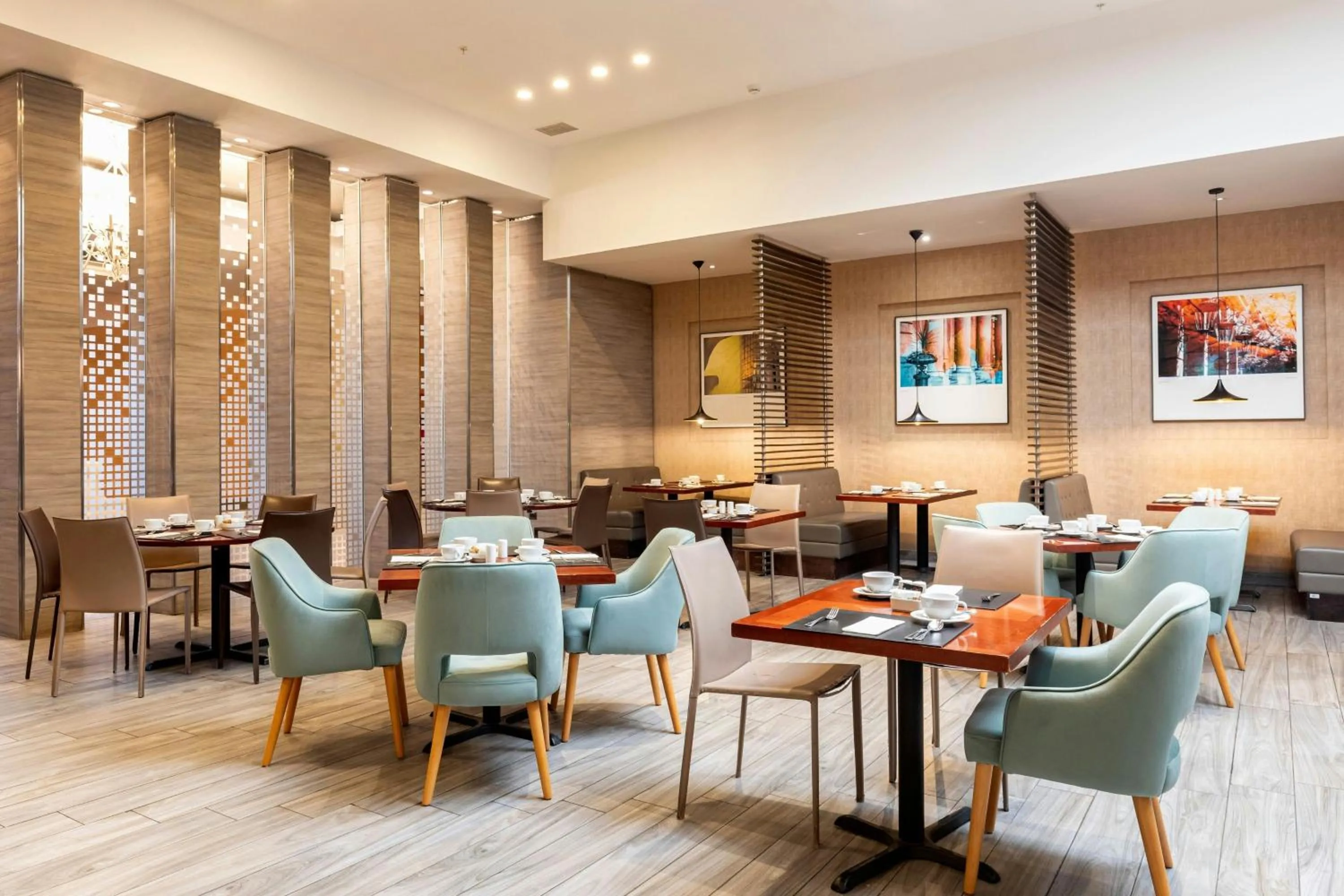 Restaurant/places to eat in Hotel Plaza Santiago