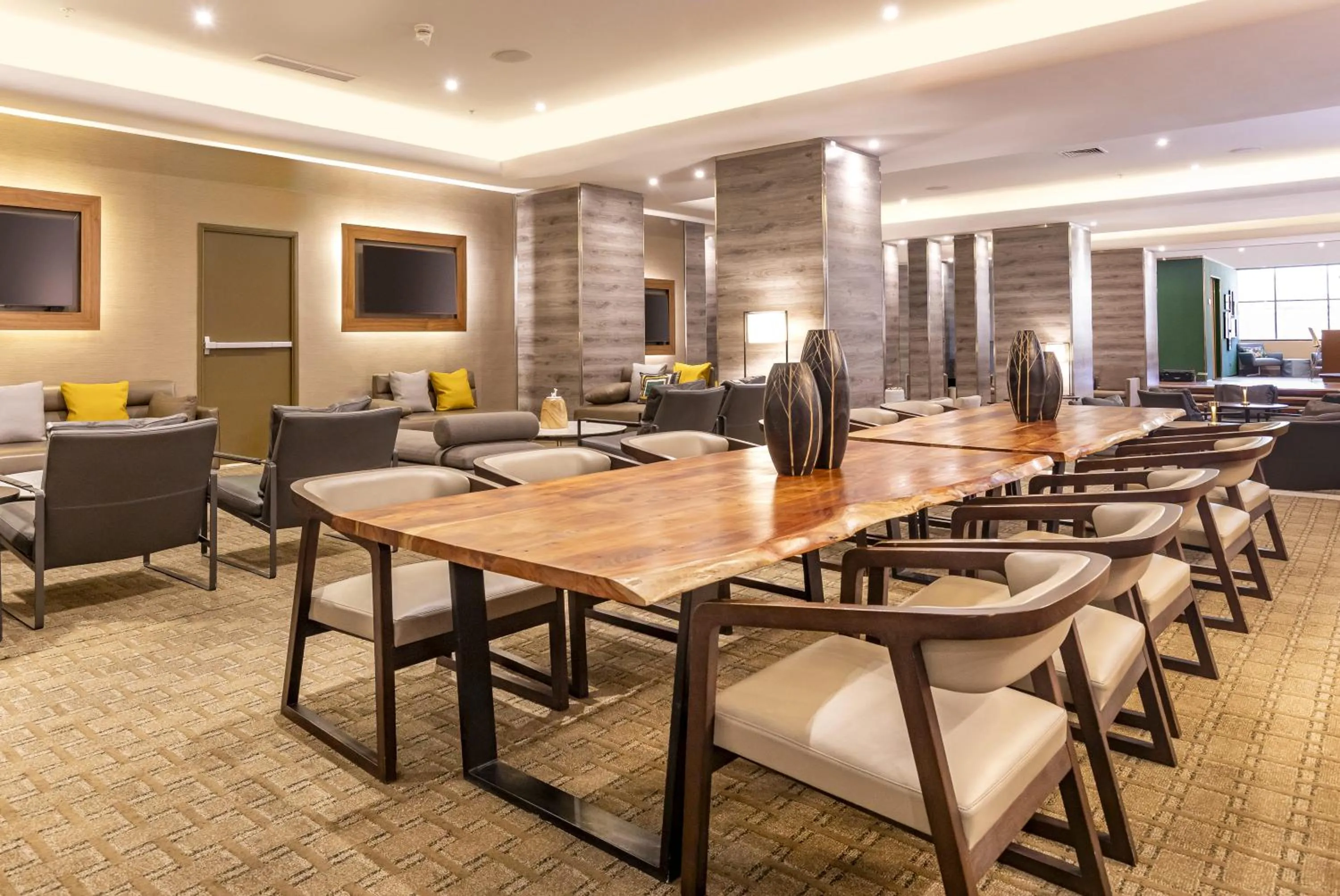 Restaurant/places to eat in Hotel Plaza Santiago