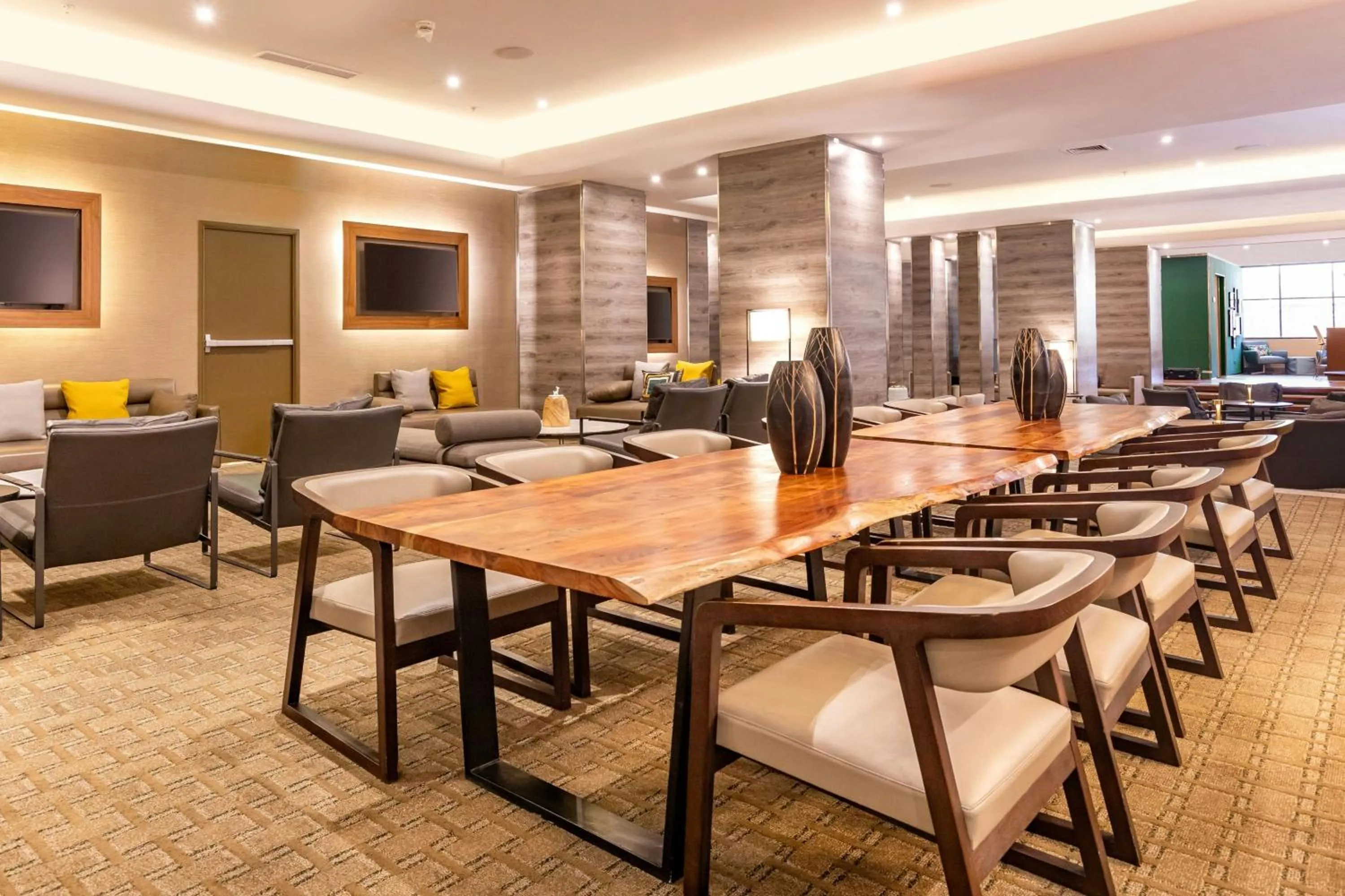 Lounge or bar in Hotel Plaza Santiago