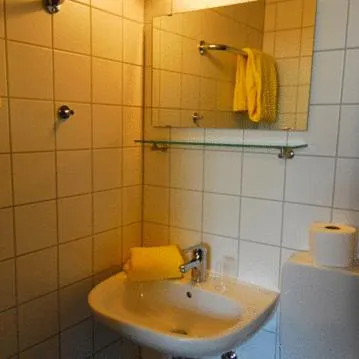 Bathroom in Gästehaus zur Linde