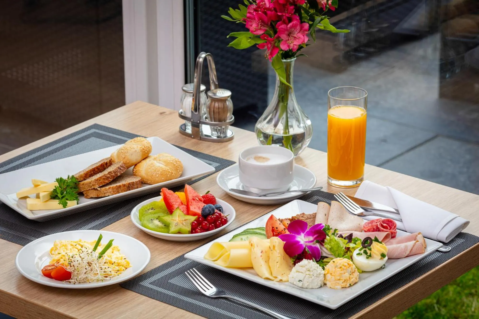 Restaurant/places to eat in Perła Leśna Nadarzyn