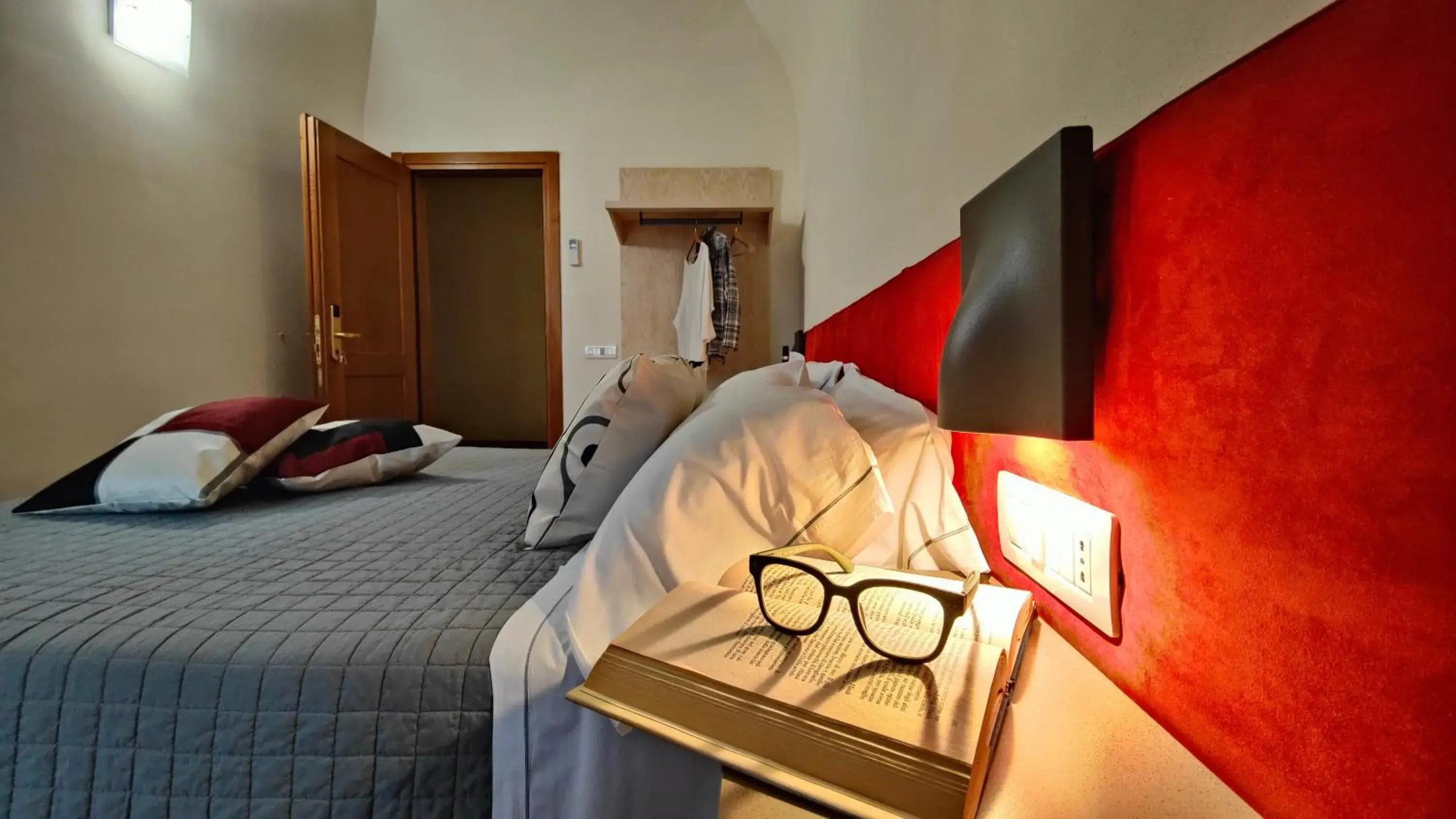 Standard Double or Twin Room with Garden View in Chiostro Delle Monache Hostel Volterra Standard Double or Twin Room with Garden View in Chiostro Delle Monache Hostel Volterra